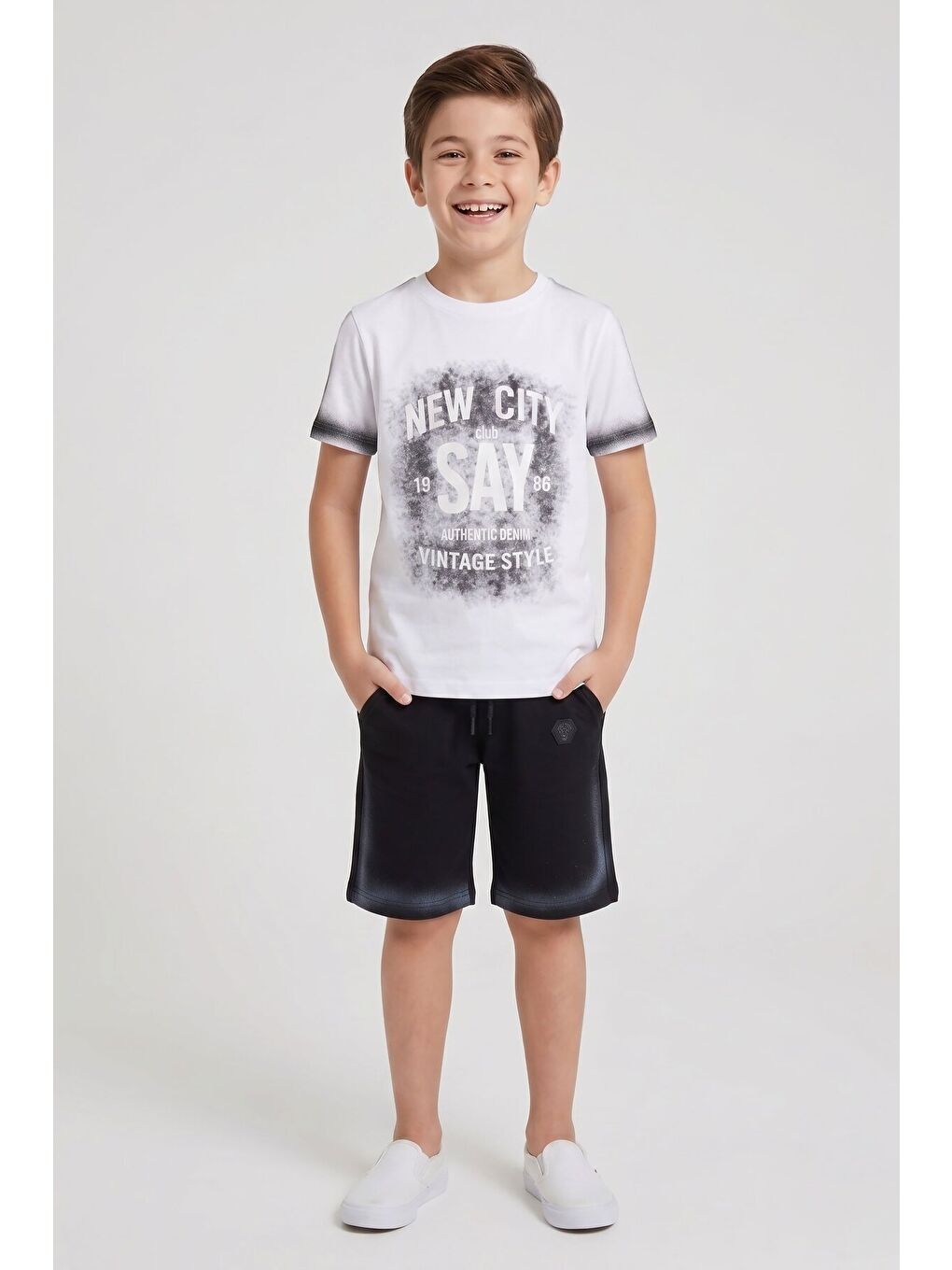 Beyaz Kabartmalı Yazılı Tişörtlü Desenli Şortlu Erkek Çocuk 2li Takım 23814-2