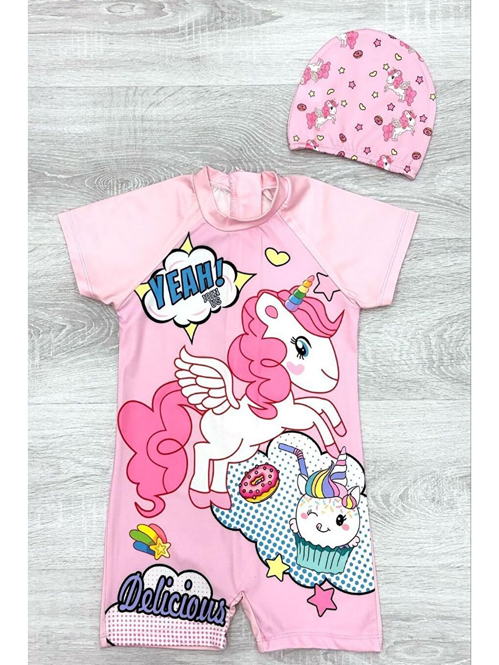 Karışık Çizgi Film Desenli Fermuarlı Boneli Kız Çocuk Mayosu