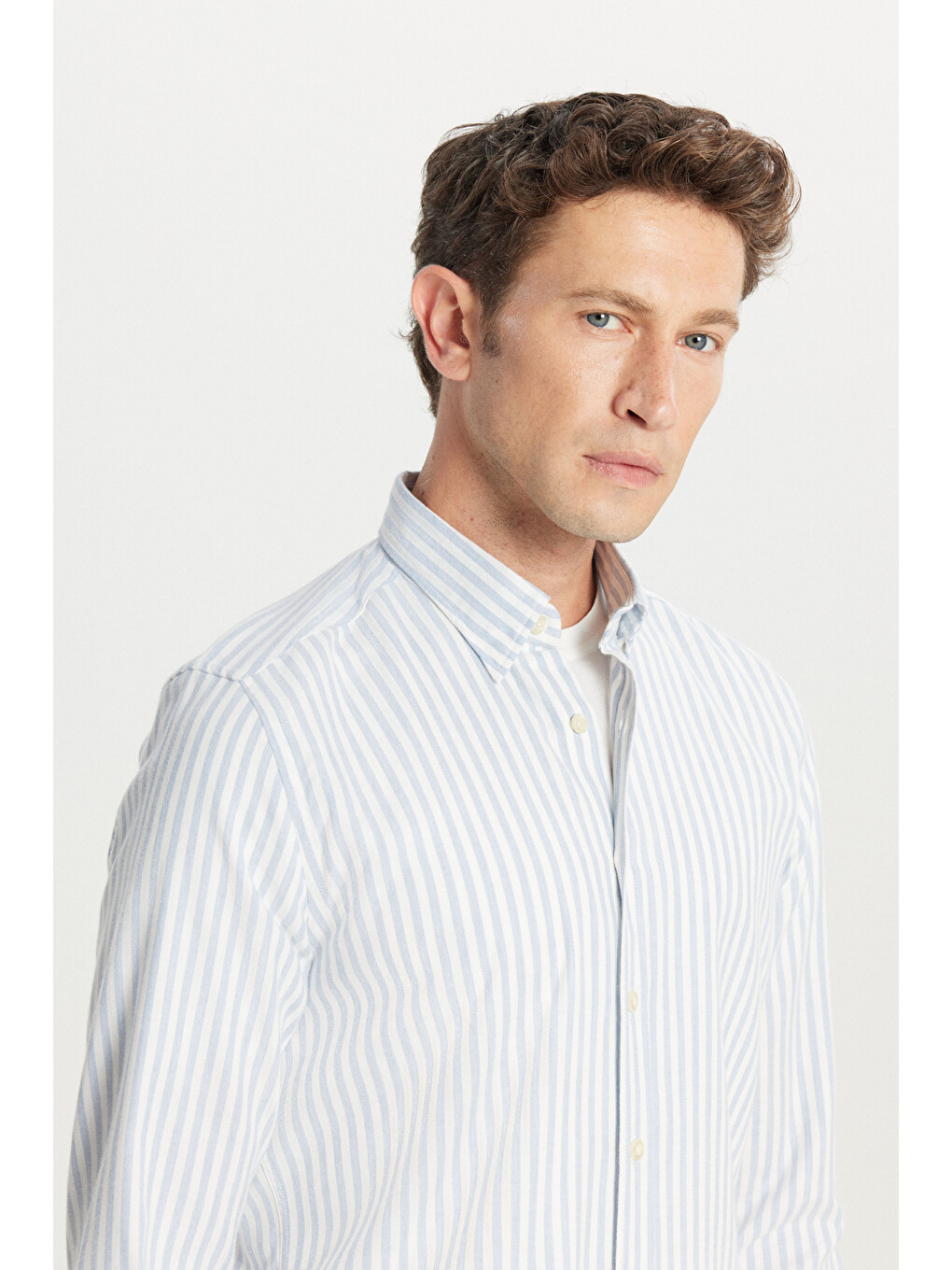 Erkek Mavi-Beyaz %100 Pamuk Flanel Slim Fit Dar Kesim Gizli Düğmeli Yaka Çizgili Gömlek-3