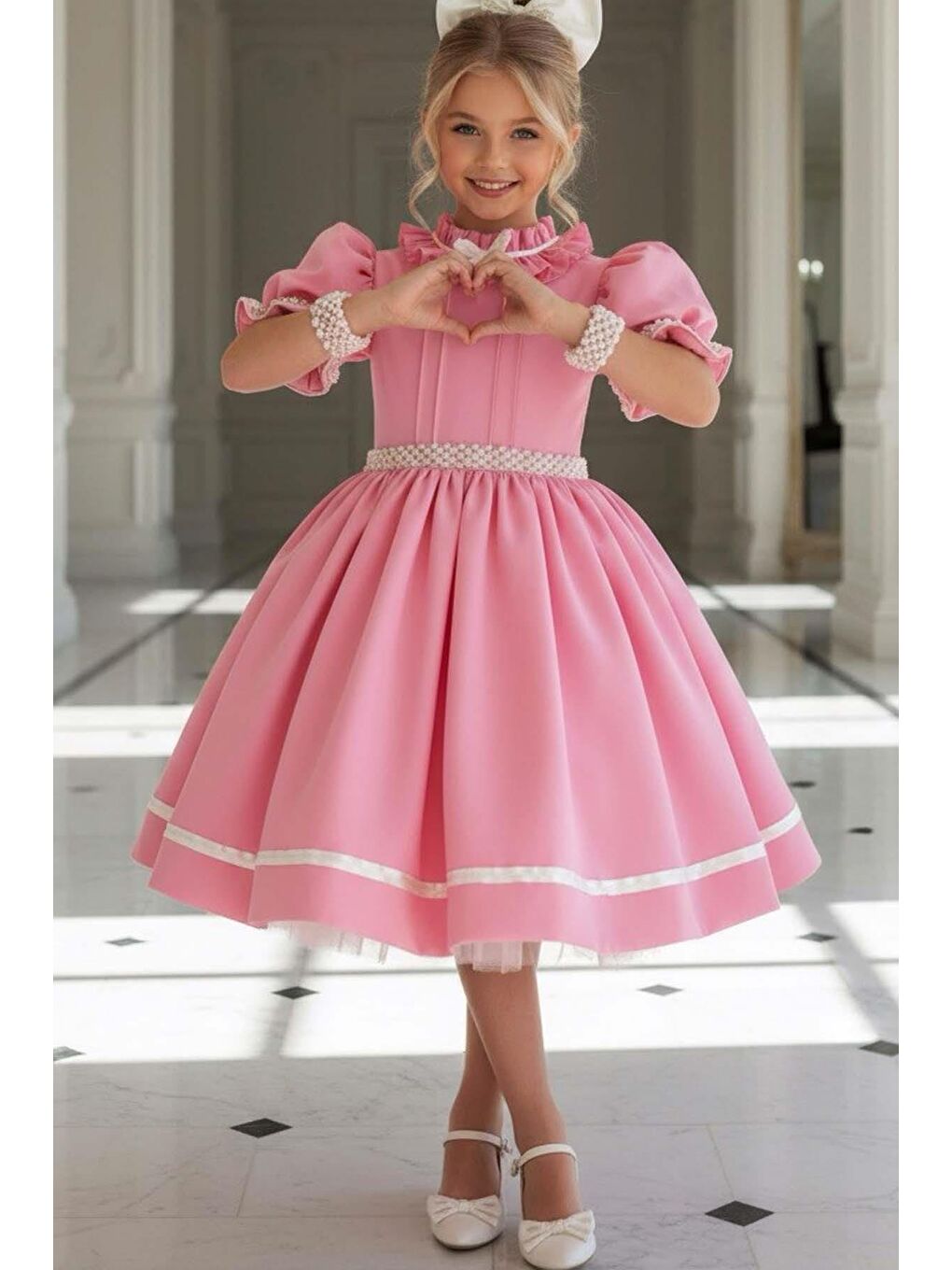 Kız Çocuk Palyaço Yaka ve Fırfırlı Beli İnci Şerit Detaylı Balon Kollu Kabarık Pembe Abiye
