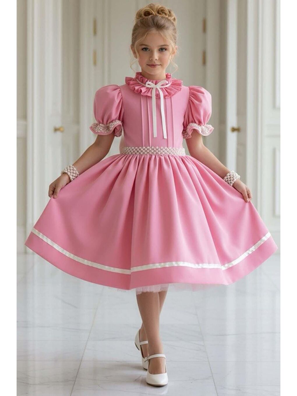 Kız Çocuk Palyaço Yaka ve Fırfırlı Beli İnci Şerit Detaylı Balon Kollu Kabarık Pembe Abiye-1