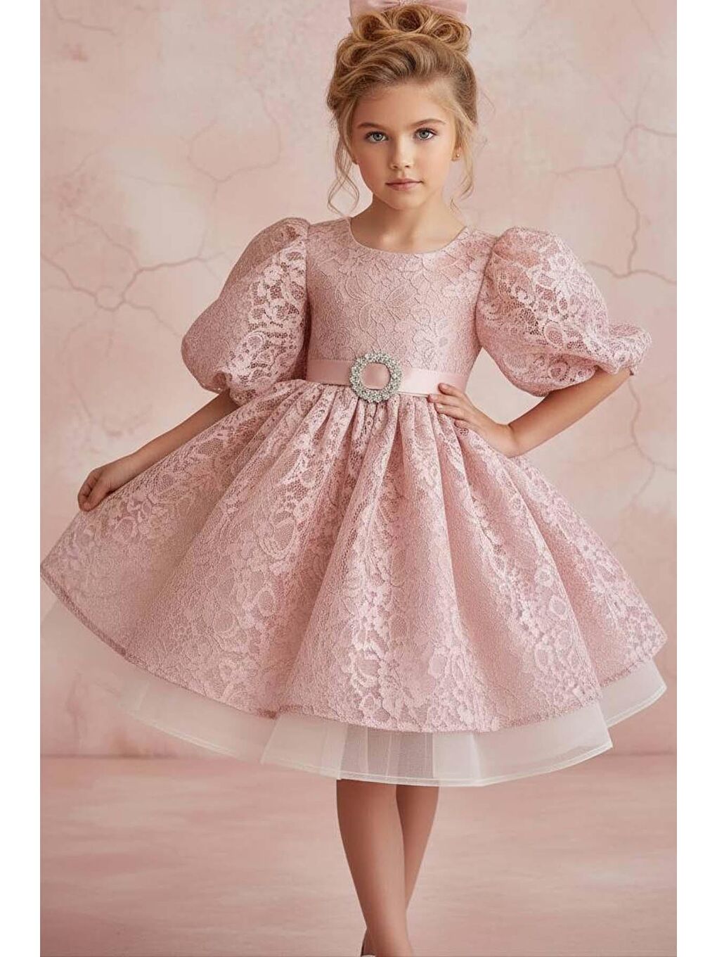 Pembe Kız Çocuk Üzeri Boydan Dantel Detaylı Beli Kemer ve Broş Detaylı Karpuz Kollu Pudra Abiye-2
