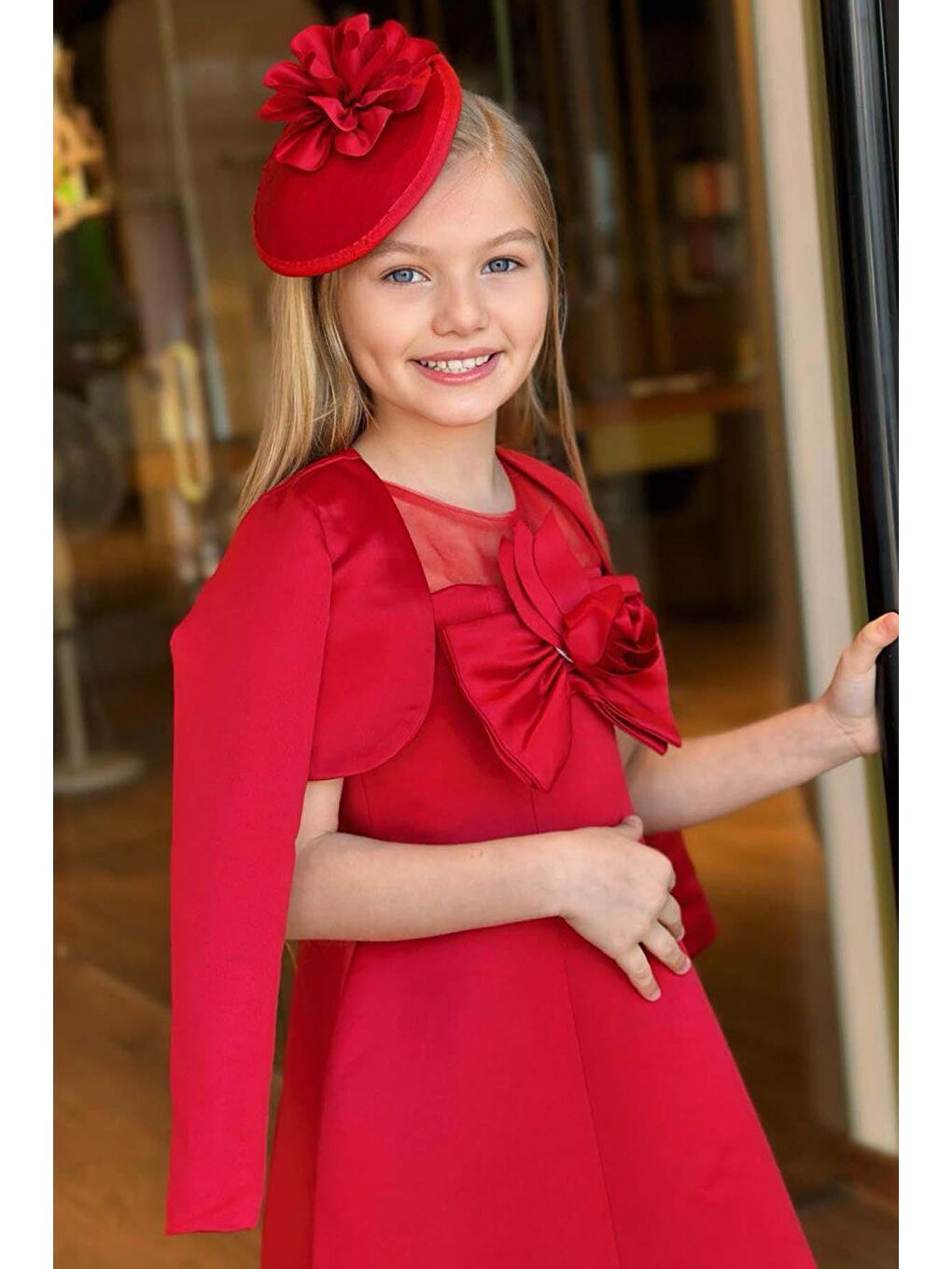 Kız Çocuk Bisiklet Yaka Göğsü Tüllü ve Gül Broşlu Etek Ucu Asimetrik Bolerolu Kolsuz Kırmızı Elbise-2