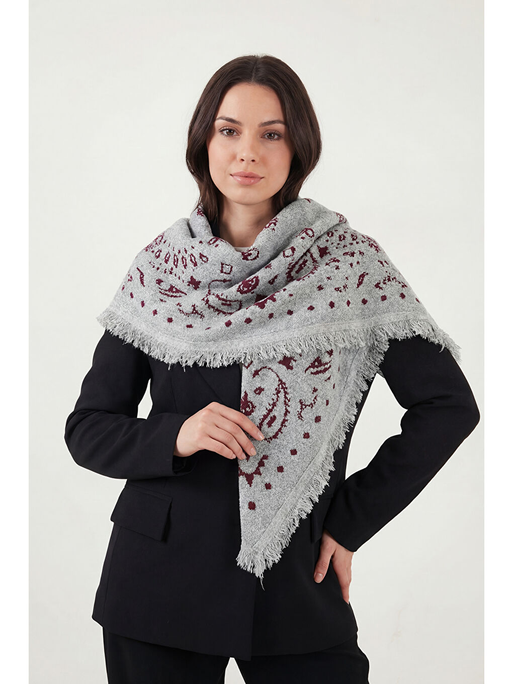 Gri Saçaklı Etnik Desenli 100 x 100 cm Şal 6941302