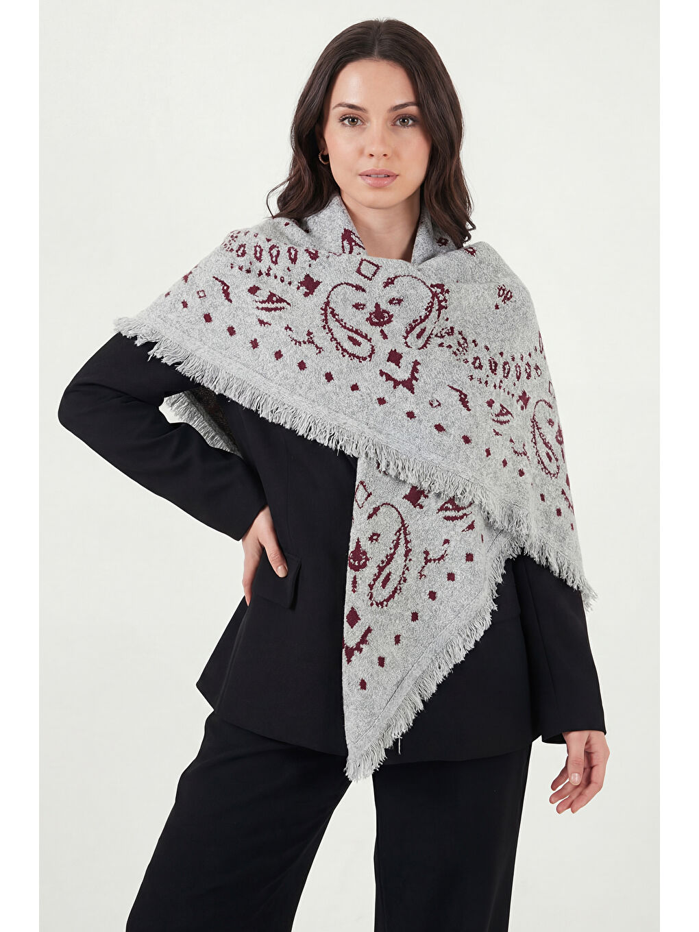 Gri Saçaklı Etnik Desenli 100 x 100 cm Şal 6941302-1