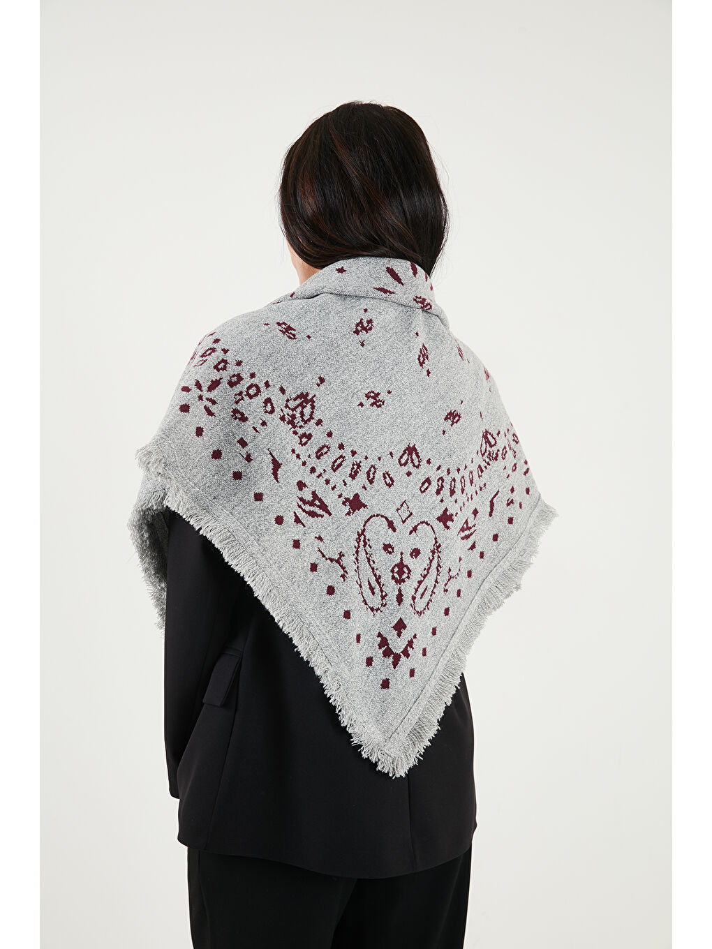 Gri Saçaklı Etnik Desenli 100 x 100 cm Şal 6941302-3