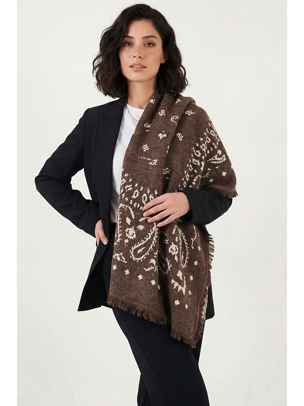 Kahverengi Etnik Desenli Saçaklı 100 x 100 cm Şal 6941300-1