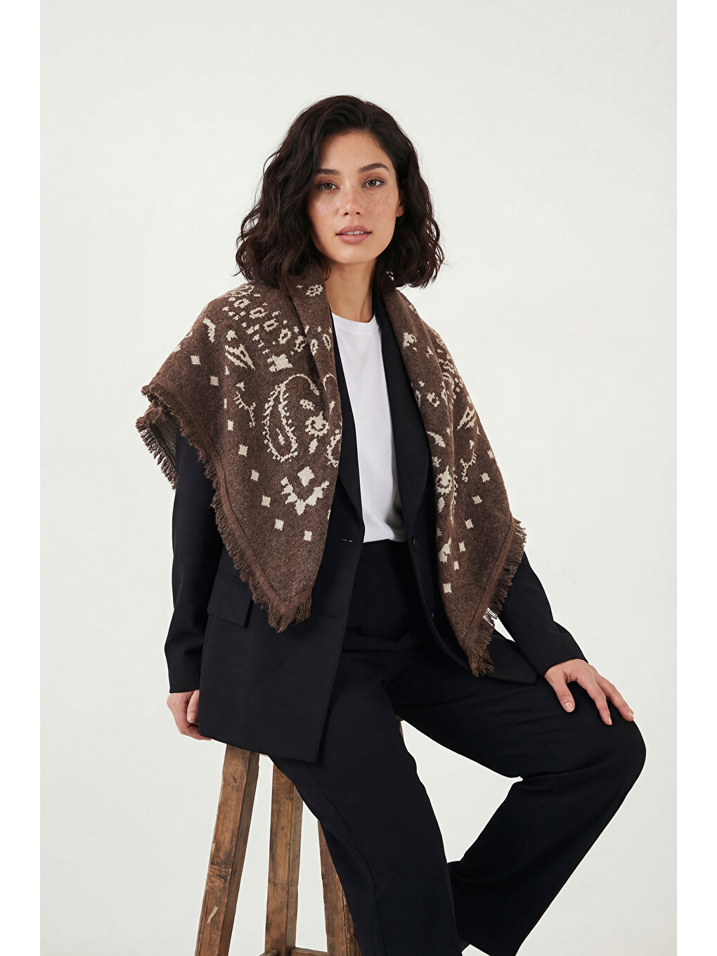 Kahverengi Etnik Desenli Saçaklı 100 x 100 cm Şal 6941300-3