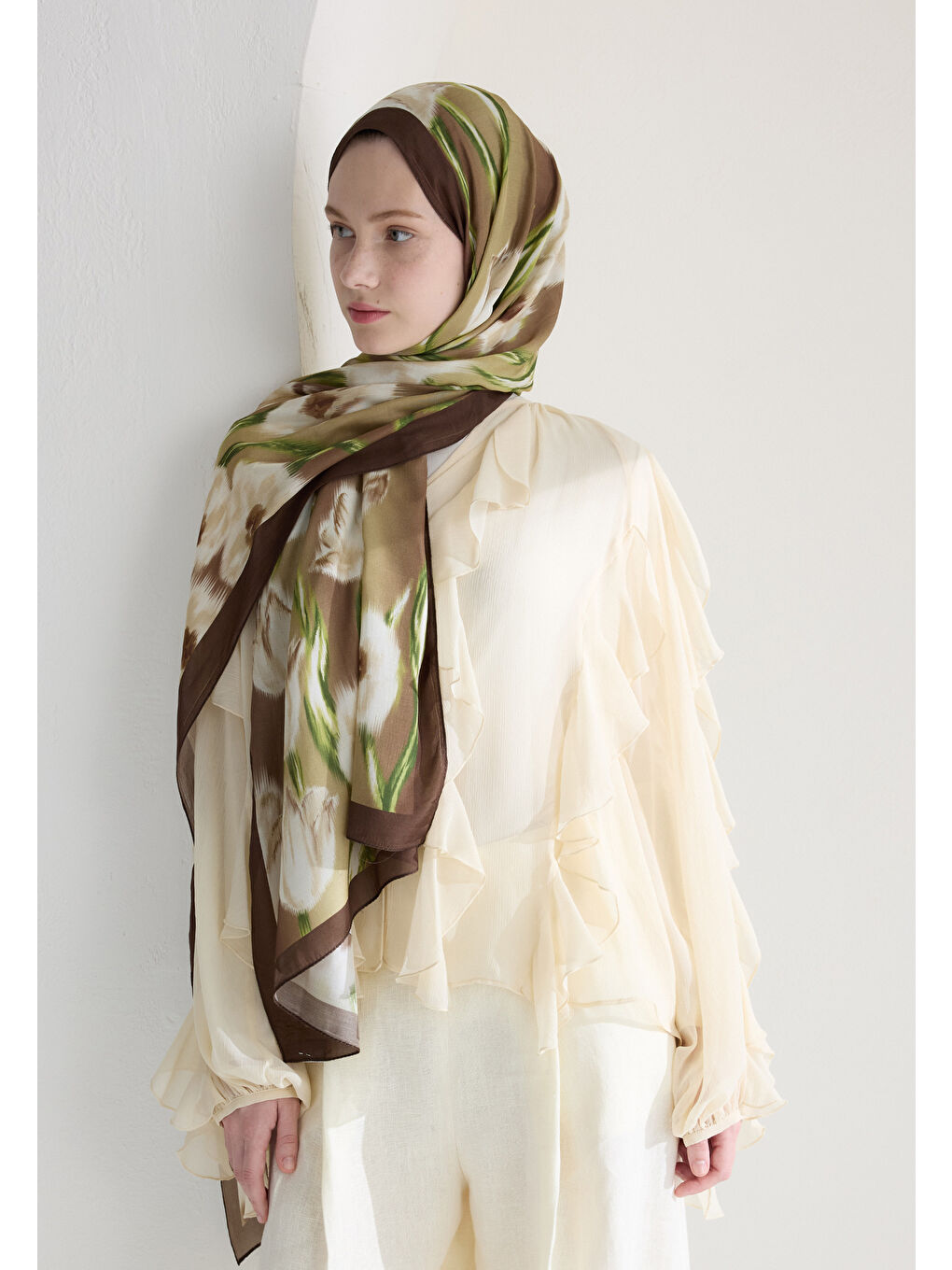 Kahverengi Irıs Garden Floş Viskon Şal Kahve