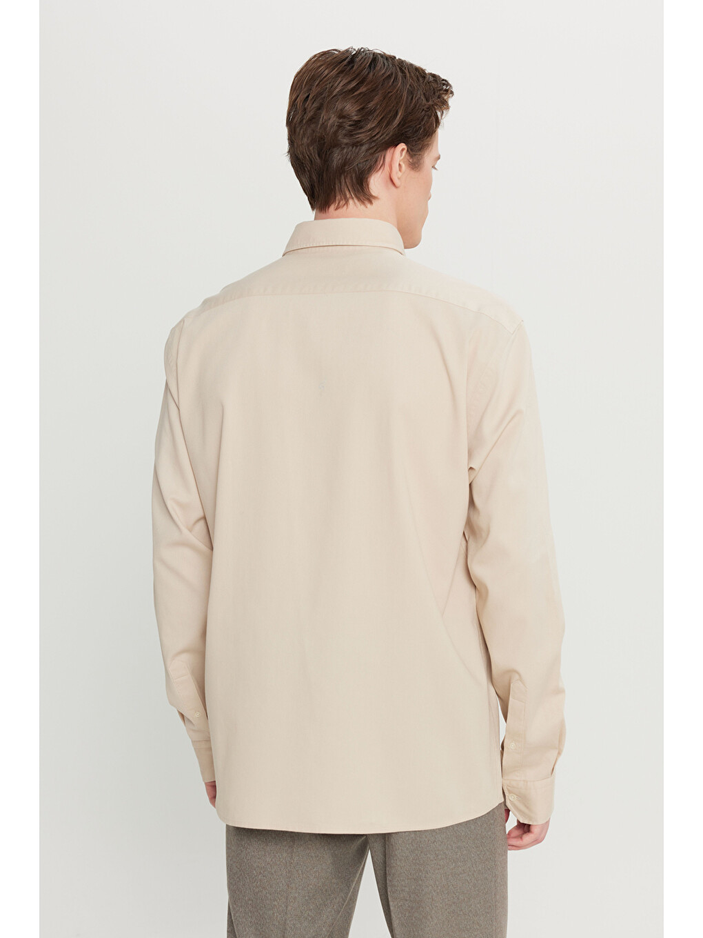 Erkek Bej Comfort Fit Rahat Kesim Düğmeli Yaka Kadife Gömlek-4