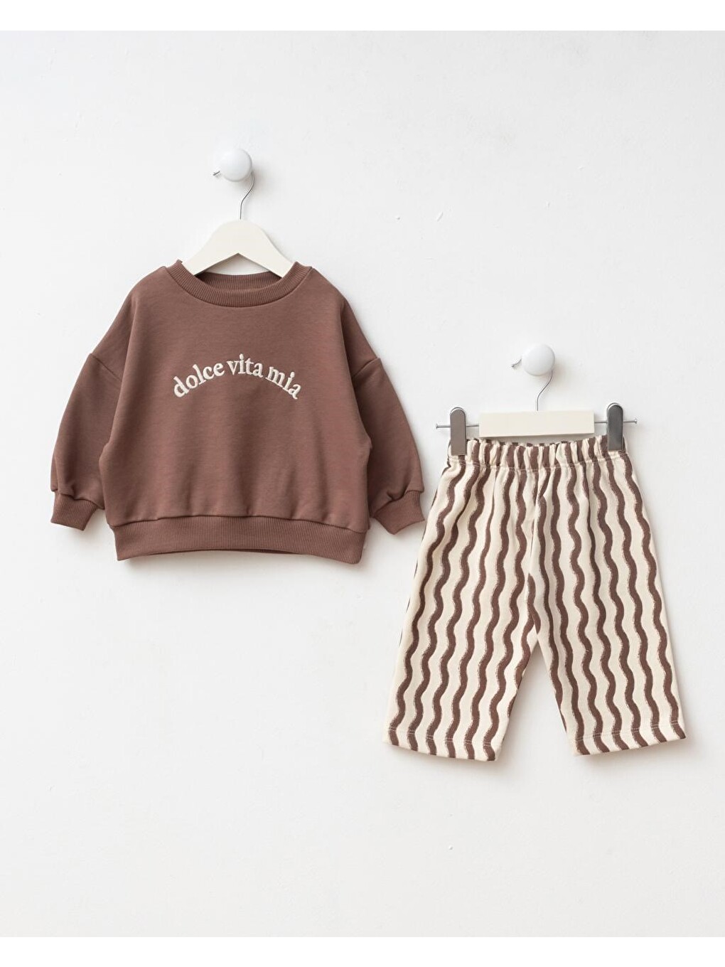 Karışık Çocuk Pamuklu Kahverengi Yazı Detaylı Sweatshirt Ve Çizgili Eşofman Takımı