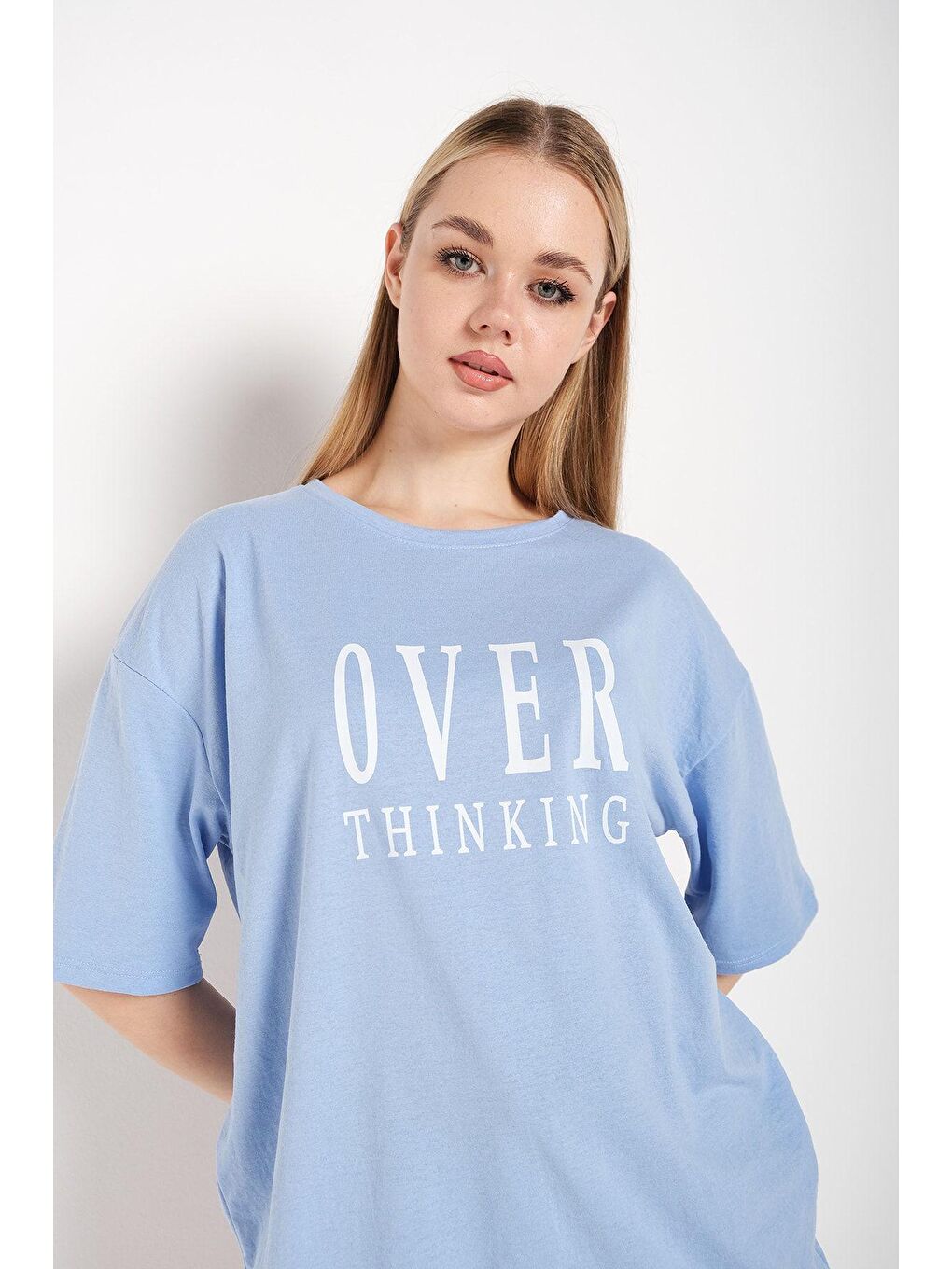 Trendseninle Bebek Mavisi Kadın Bebe Mavisi Over Thinking Baskılı Oversize T-shirt - 2