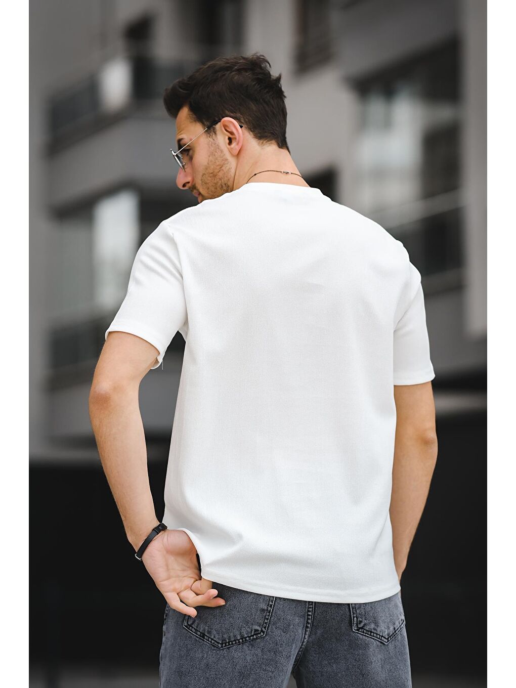 Beyaz Unexplored Baskılı Comfort Fit Bisiklet Yaka Likralı Erkek Tişört-3