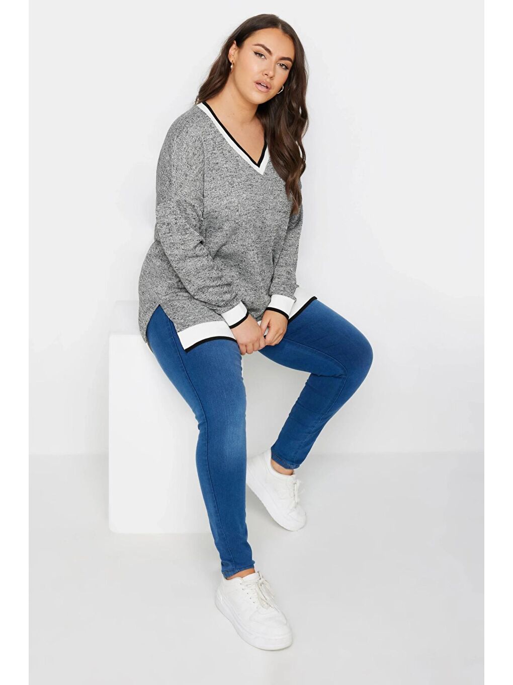 Gri Büyük Beden V Yaka Uzun Kollu Şerit Detaylı Örgü Kazak 303222-1