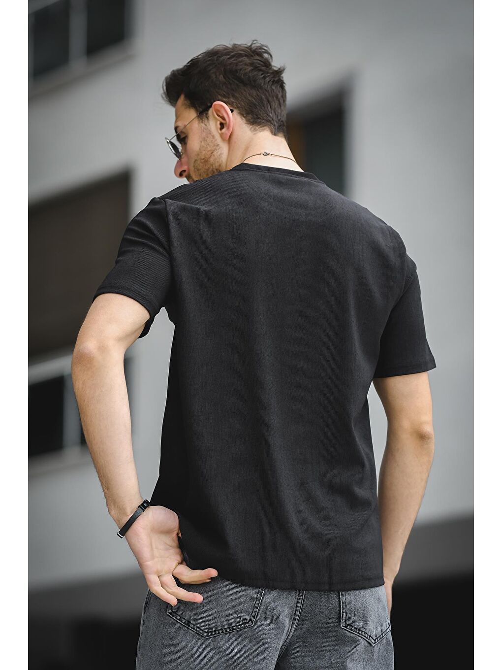 Siyah Unexplored Baskılı Comfort Fit Bisiklet Yaka Likralı Erkek Tişört-3