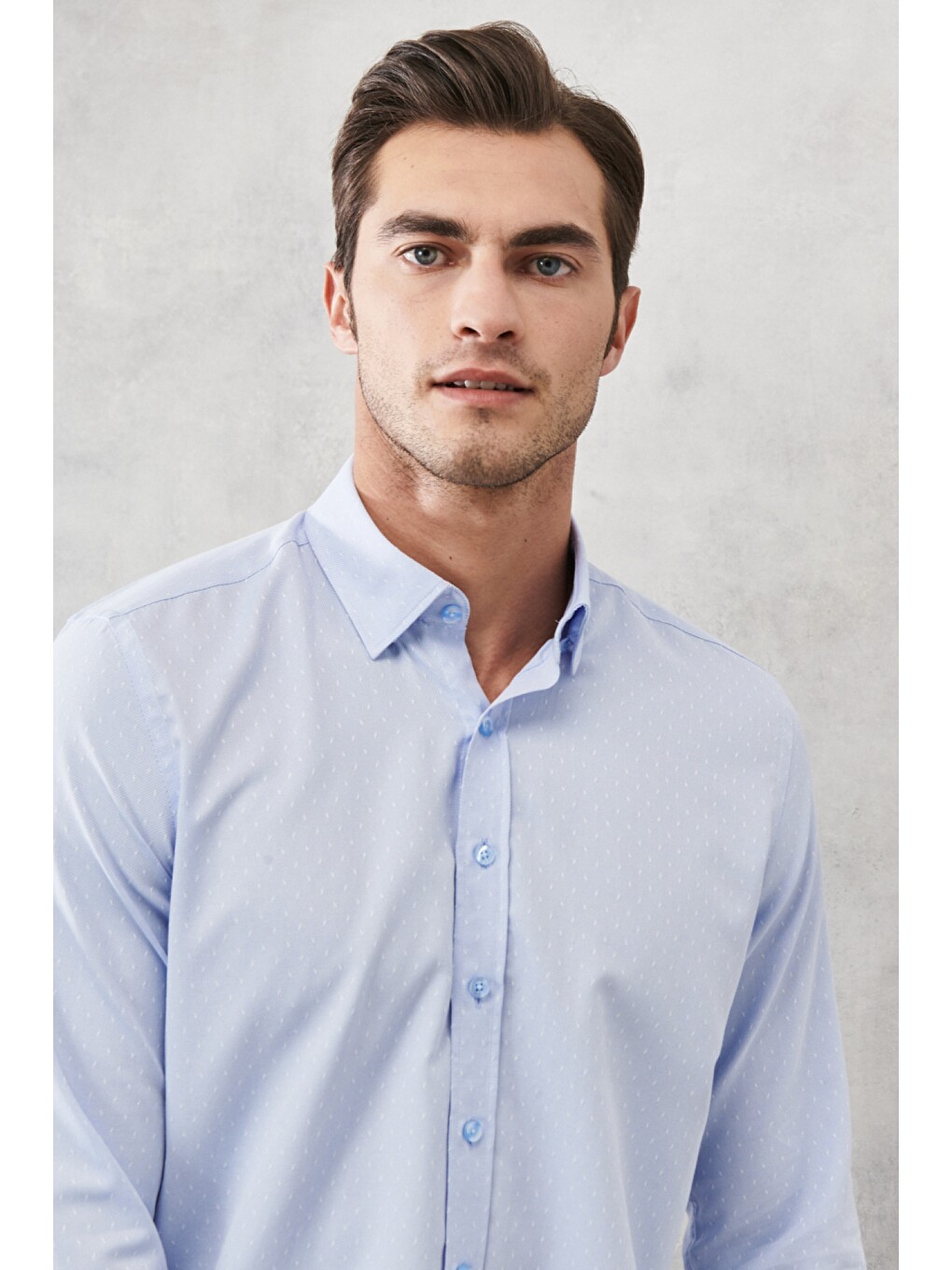 Erkek Açık Mavi Slim Fit Dar Kesim Düğmeli Yaka Armürlü Gömlek-2