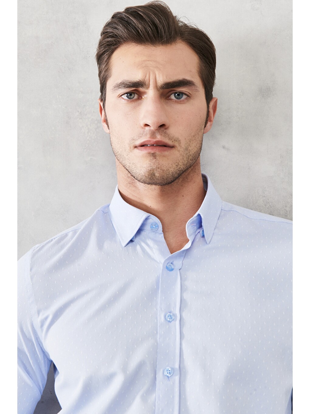 Erkek Açık Mavi Slim Fit Dar Kesim Düğmeli Yaka Armürlü Gömlek-3