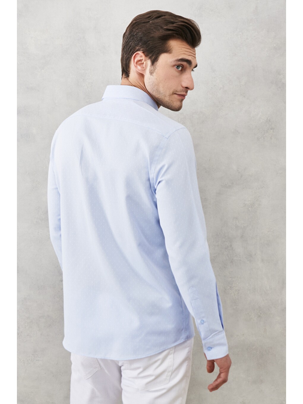 Erkek Açık Mavi Slim Fit Dar Kesim Düğmeli Yaka Armürlü Gömlek-5