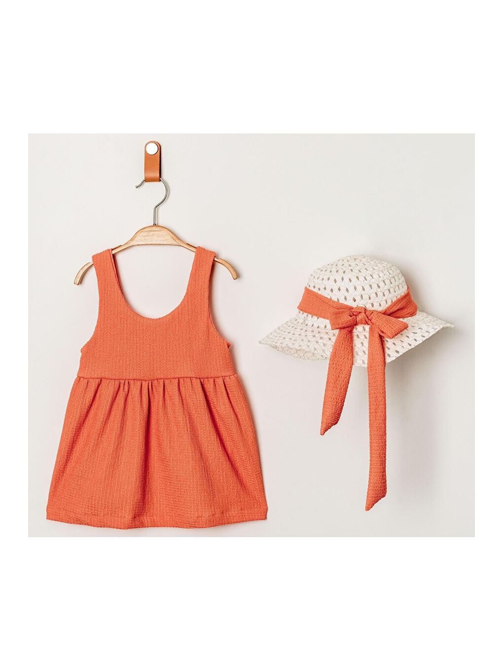 Pembe Tatlı Fitilli Şapkalı Fiyonklu Kız Bebek Elbisesi-3