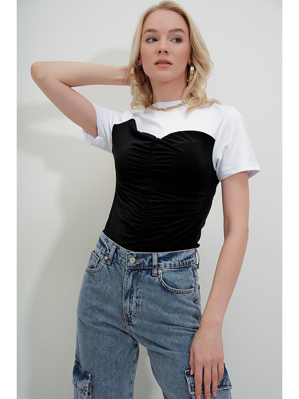 Beyaz Kalp Yaka Drapeli T-SHİRT-1