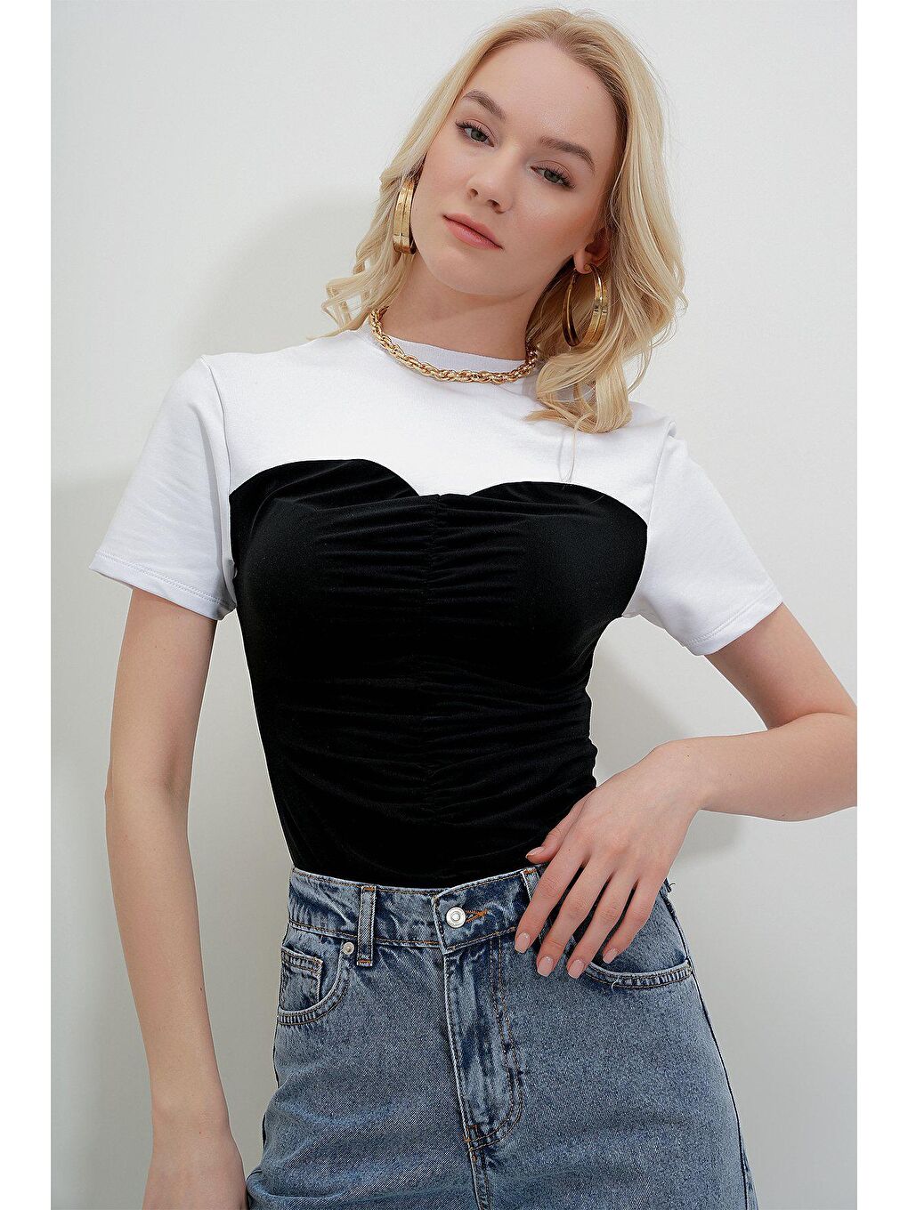 Beyaz Kalp Yaka Drapeli T-SHİRT-2