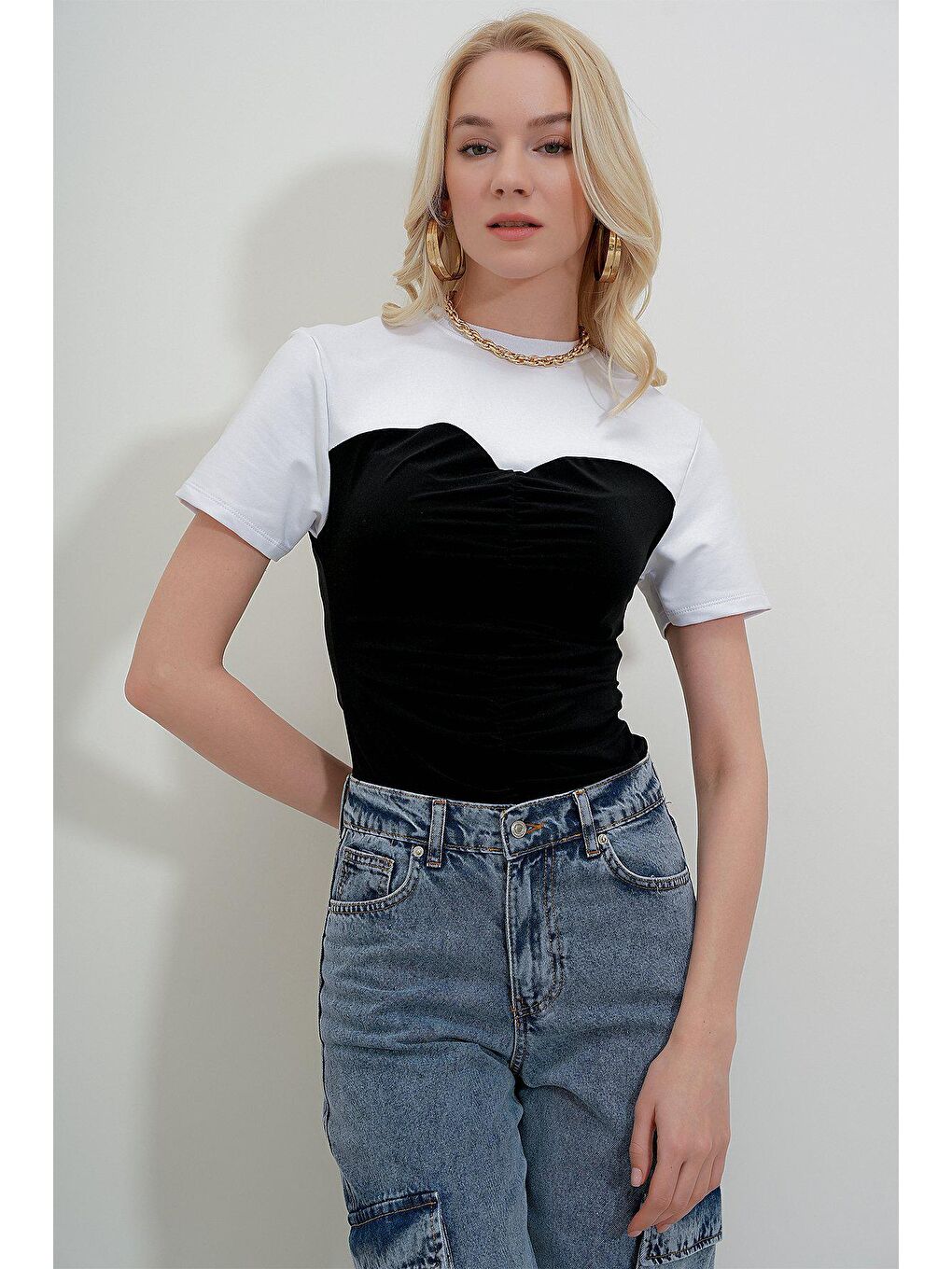 Beyaz Kalp Yaka Drapeli T-SHİRT-3