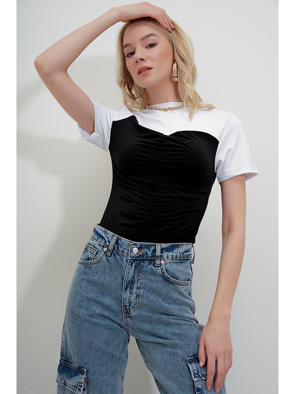 Beyaz Kalp Yaka Drapeli T-SHİRT-4