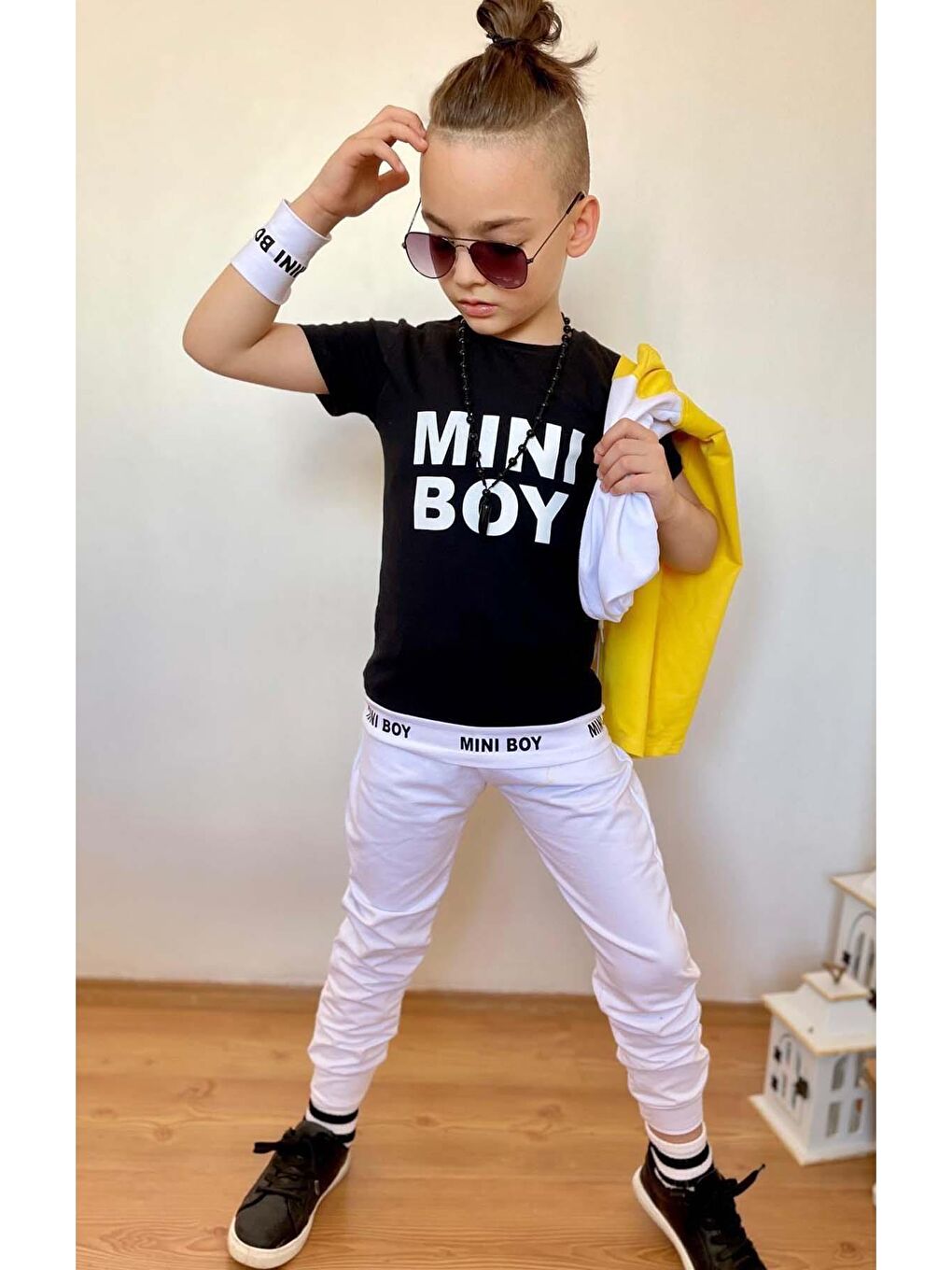 Erkek Çocuk Mini Boy Yazı ve Şerit Detaylı T-shirt Kolsuz Sarı Yelek Eşofman Takım-1