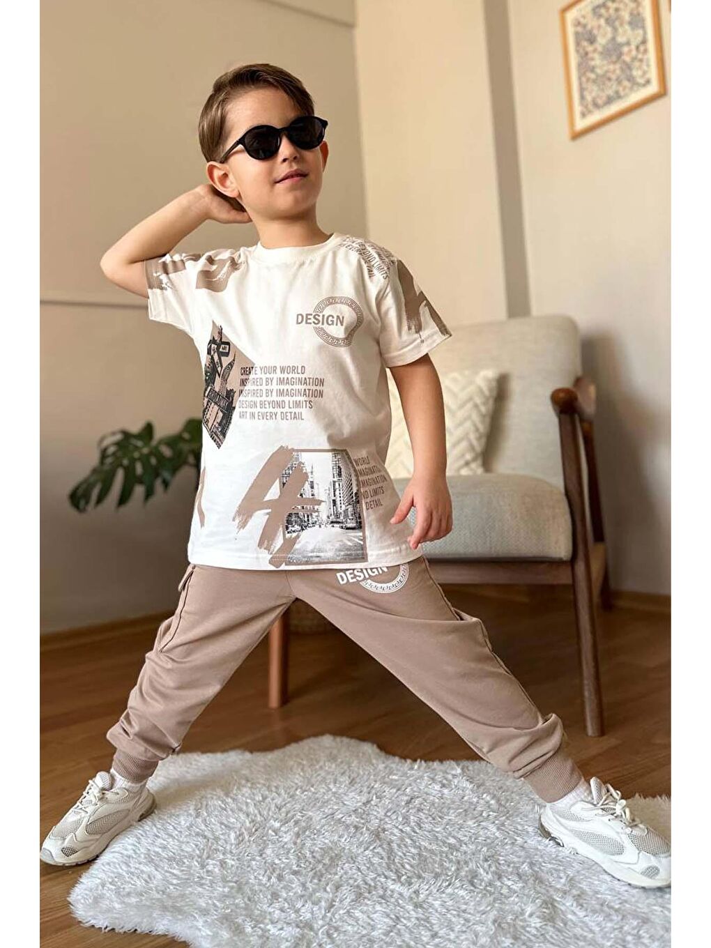 Erkek Çocuk Kargo Cepli ve Design Baskılı Bej Eşofman Takım