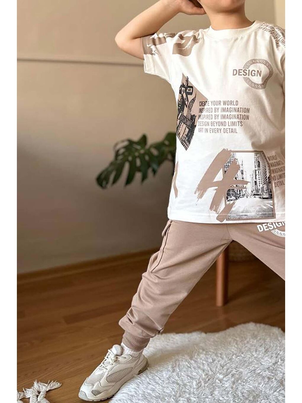 Erkek Çocuk Kargo Cepli ve Design Baskılı Bej Eşofman Takım-1