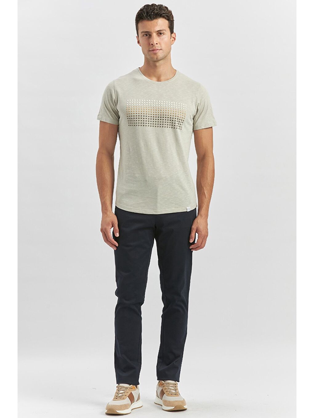 Bej Taş Rengi Baskılı Bez Ayağı Bisiklet Yaka Cepli %100 Pamuk Slim Fit Dar Kesim Tişört 1011240182-3