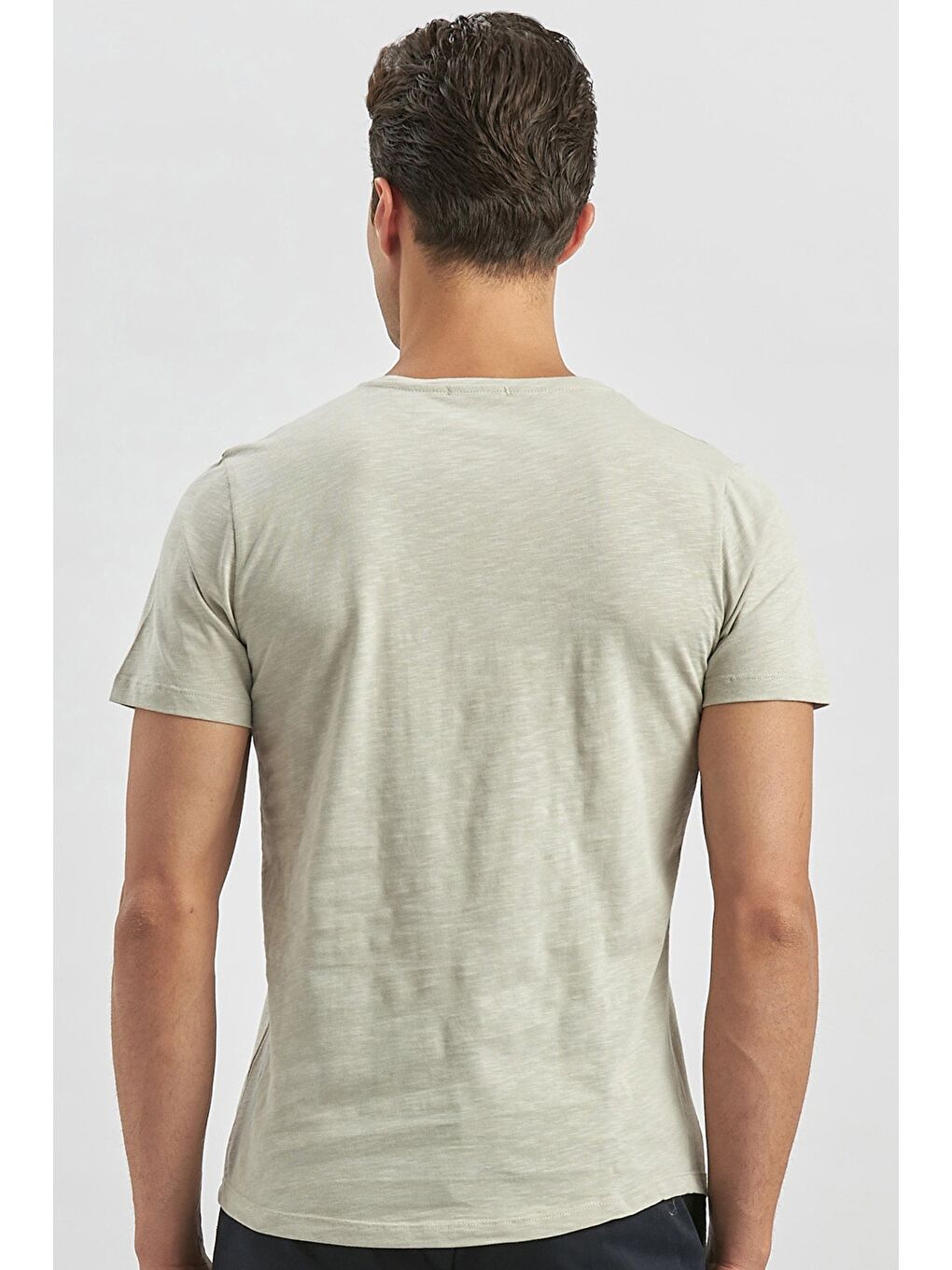 Bej Taş Rengi Baskılı Bez Ayağı Bisiklet Yaka Cepli %100 Pamuk Slim Fit Dar Kesim Tişört 1011240182-5