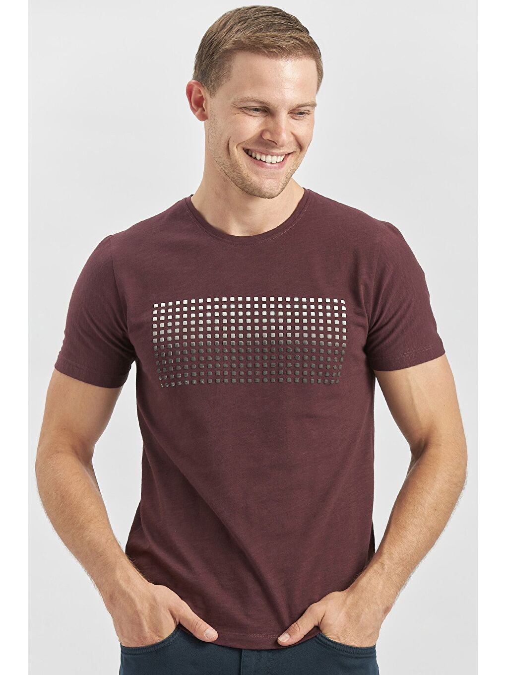 Mürdüm Baskılı Bez Ayağı Bisiklet Yaka Cepli %100 Pamuk Slim Fit Dar Kesim Tişört 1011240182