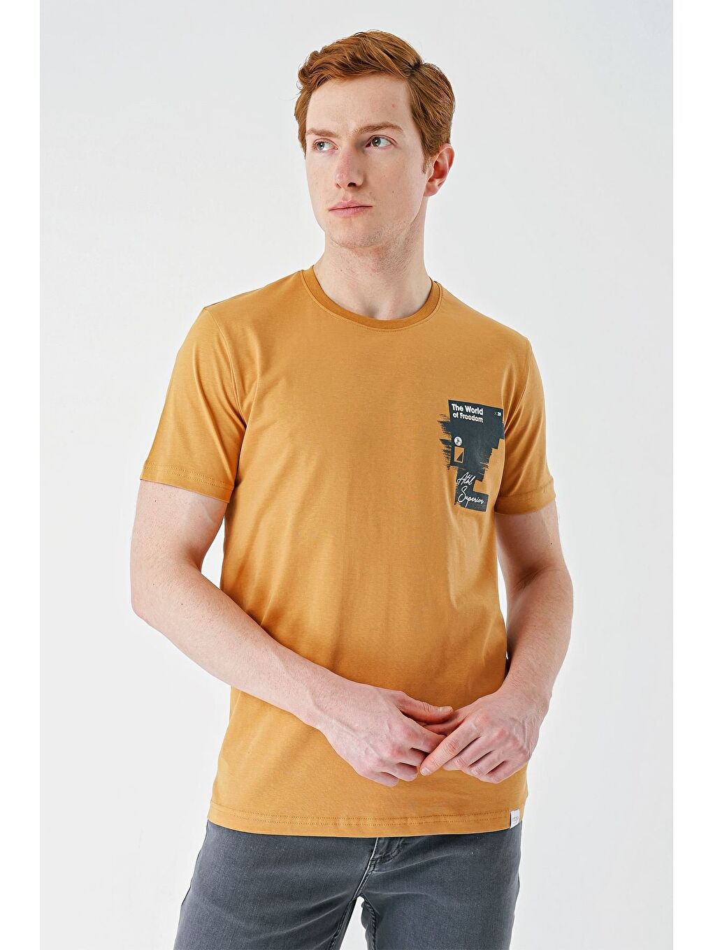 Sarı Hardal Baskılı Bez Ayağı Bisiklet Yaka %100 Pamuk Casual Slim Fit Dar Kesim Tişört 1011240166