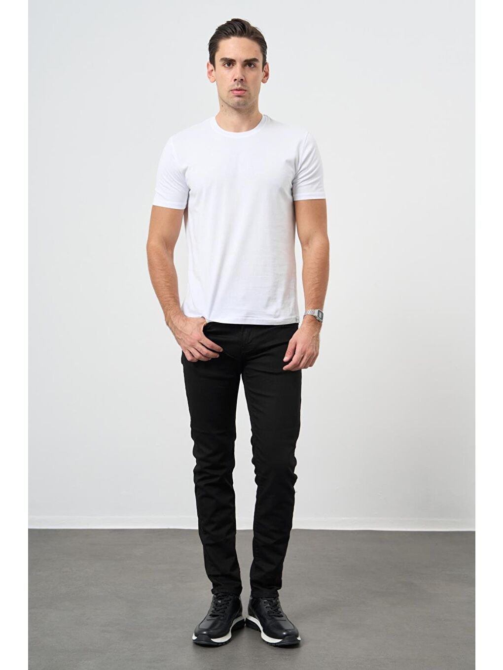 Beyaz Kısa Kol Düz Bez Ayağı Bisiklet Yaka Casual Slim Fit Tişört 1011245193-1