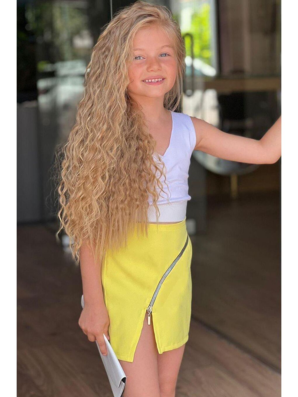 Kız Çocuk V Yaka Viskon Badi ve Fermuarlı Sarı Etekli Takım-1