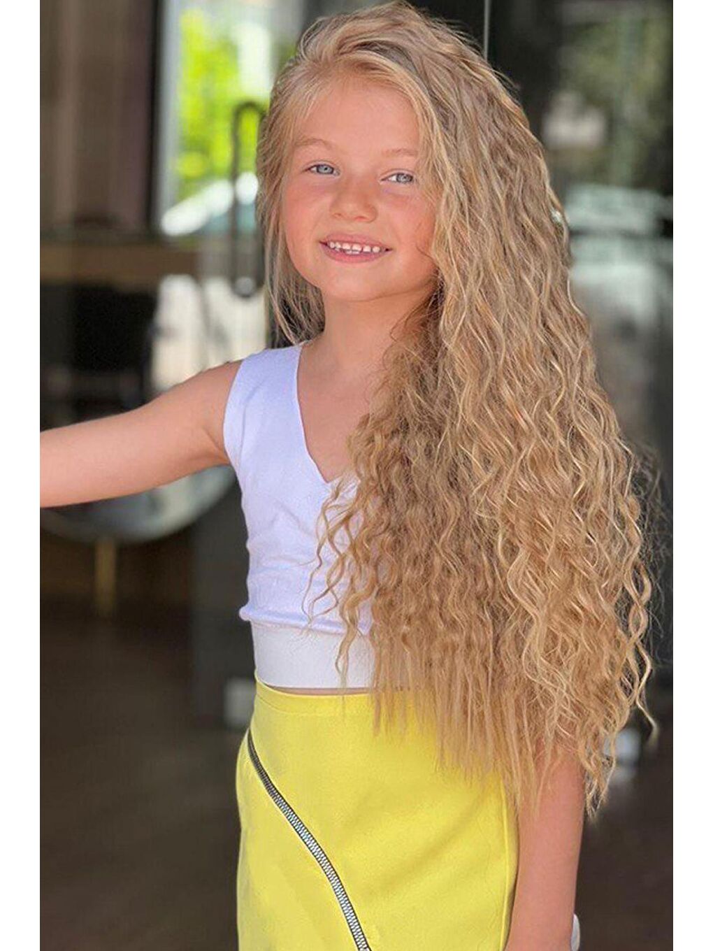 Kız Çocuk V Yaka Viskon Badi ve Fermuarlı Sarı Etekli Takım-3