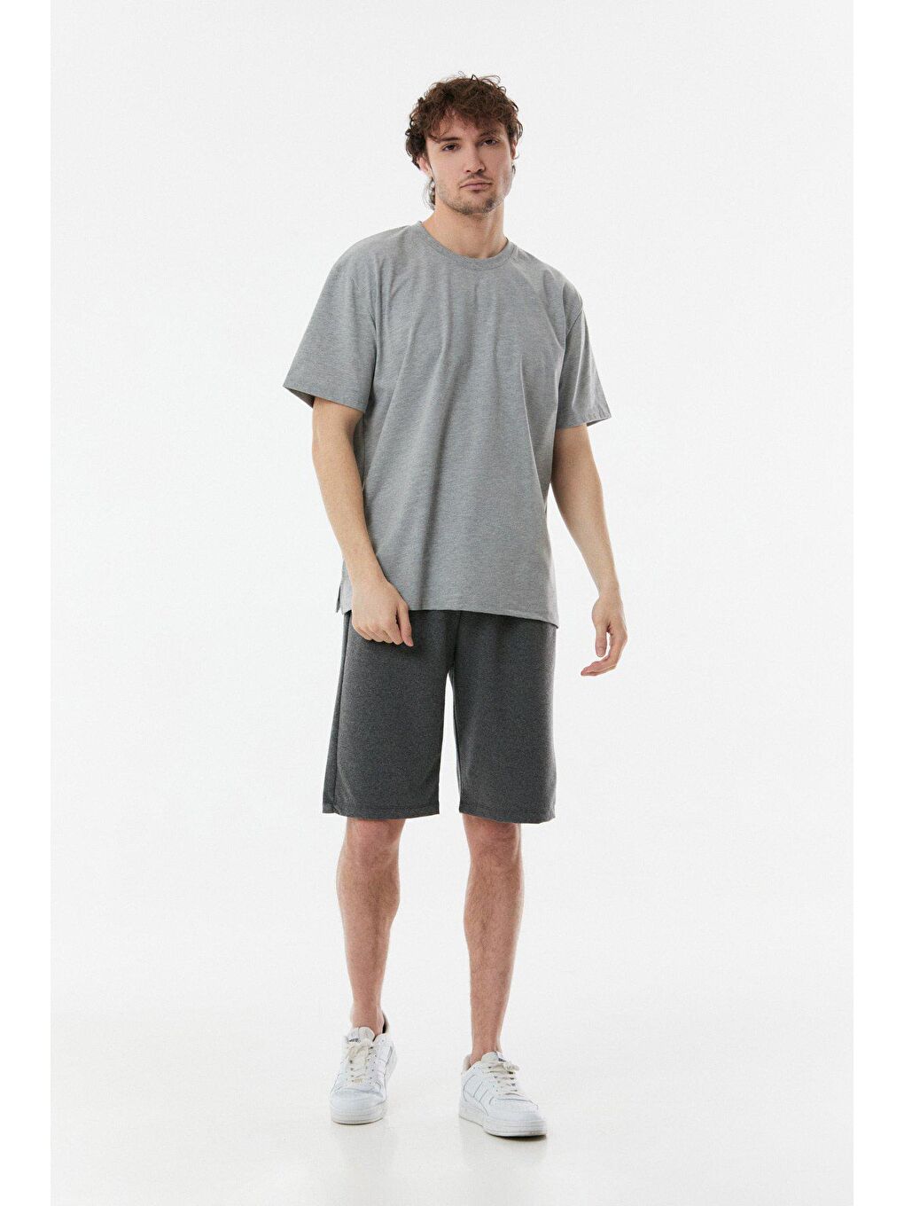 Gri Basic Bisiklet Yaka Oversize Tişört-1