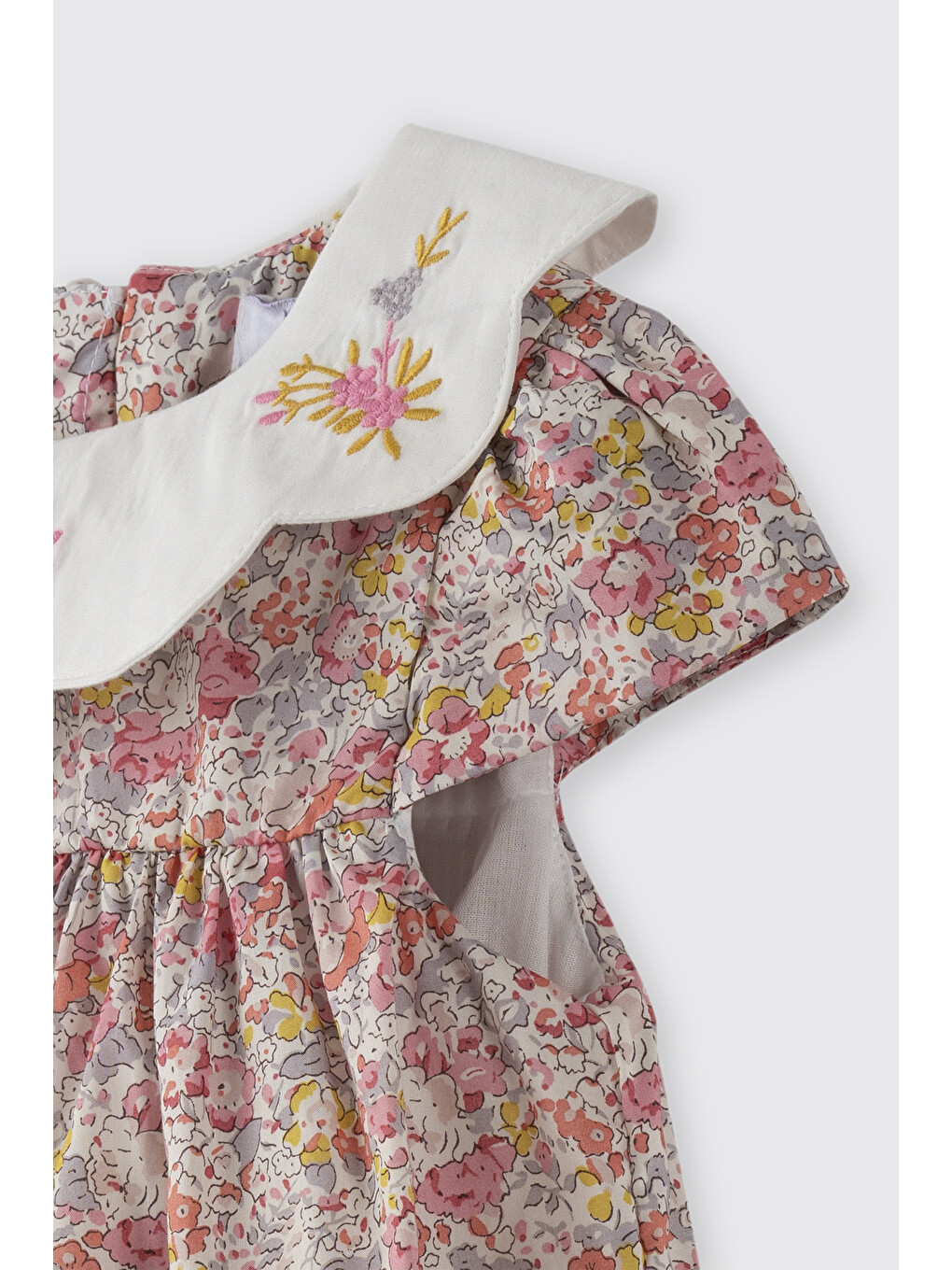 Pembe Liberty Kumaş Yakası Nakışlı Yenidoğan Elbise-2