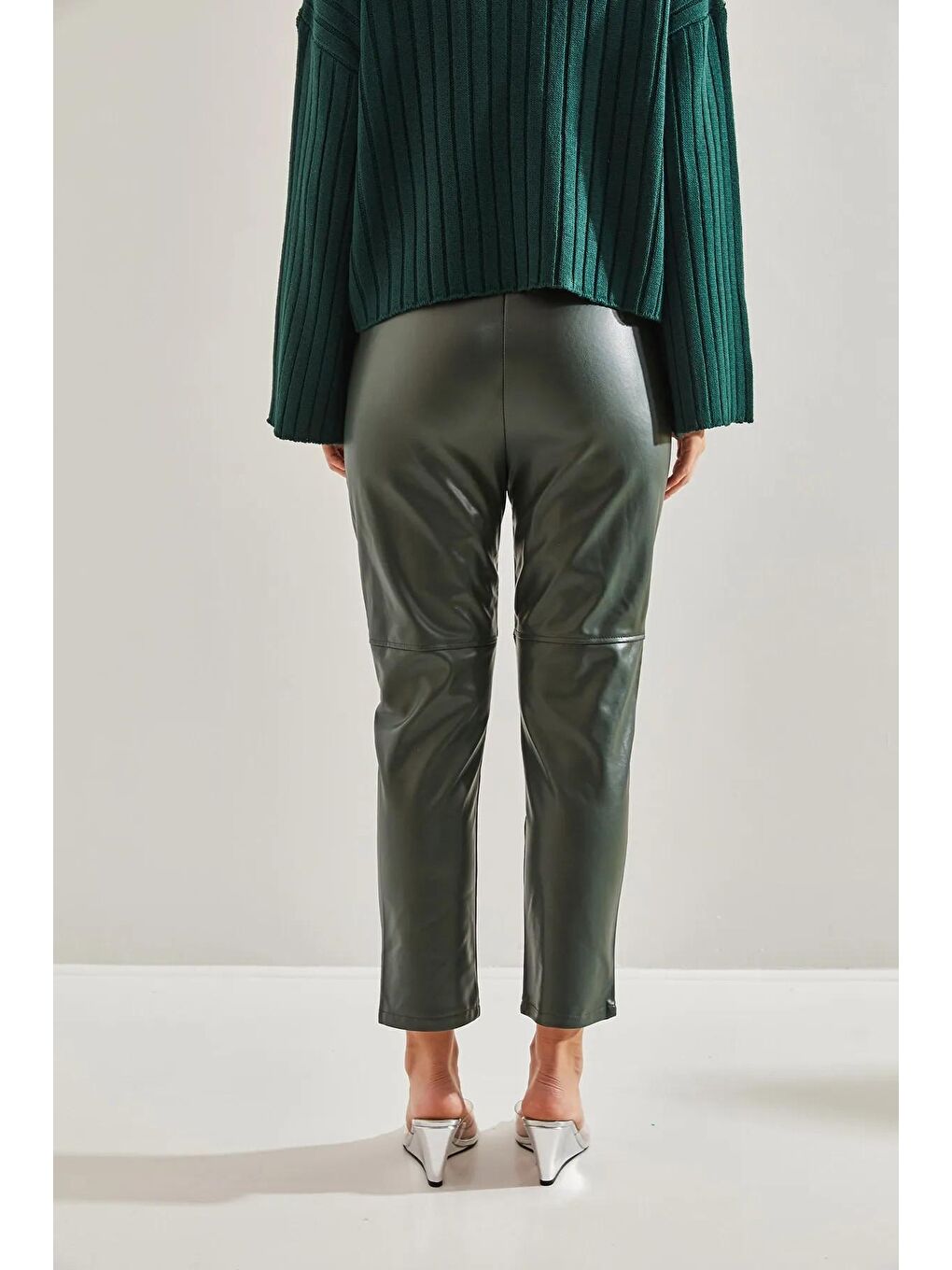 Haki Kadın Beli Lastikli Suni Deri Pantolon-4