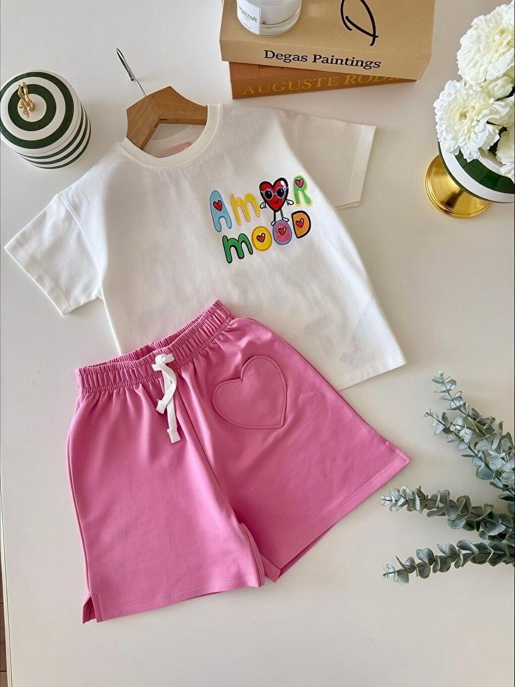 Beyaz Kız Çocuk Pamuklu Ekru Pembe Kalp Detaylı Baskılı Tişört Şort Takım-3