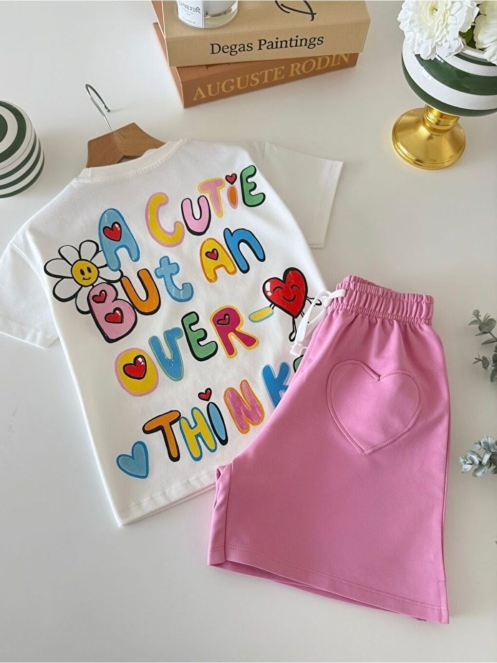 Beyaz Kız Çocuk Pamuklu Ekru Pembe Kalp Detaylı Baskılı Tişört Şort Takım-4