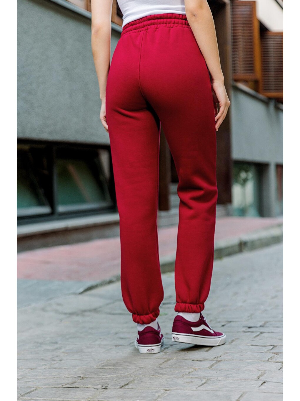 Bordo 3 iplik şardonlu paça lastikli cepli pamuklu kadın eşofman altı-6