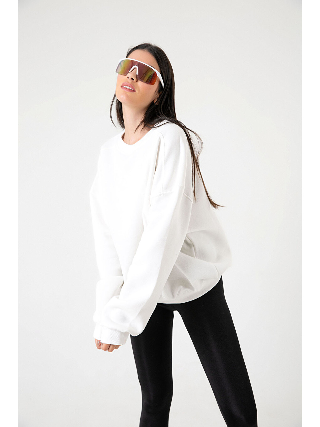 Beyaz 3 İplik Şardonlu Oversize Düşük Omuz Pamuklu Kadın Sweatshirt-2
