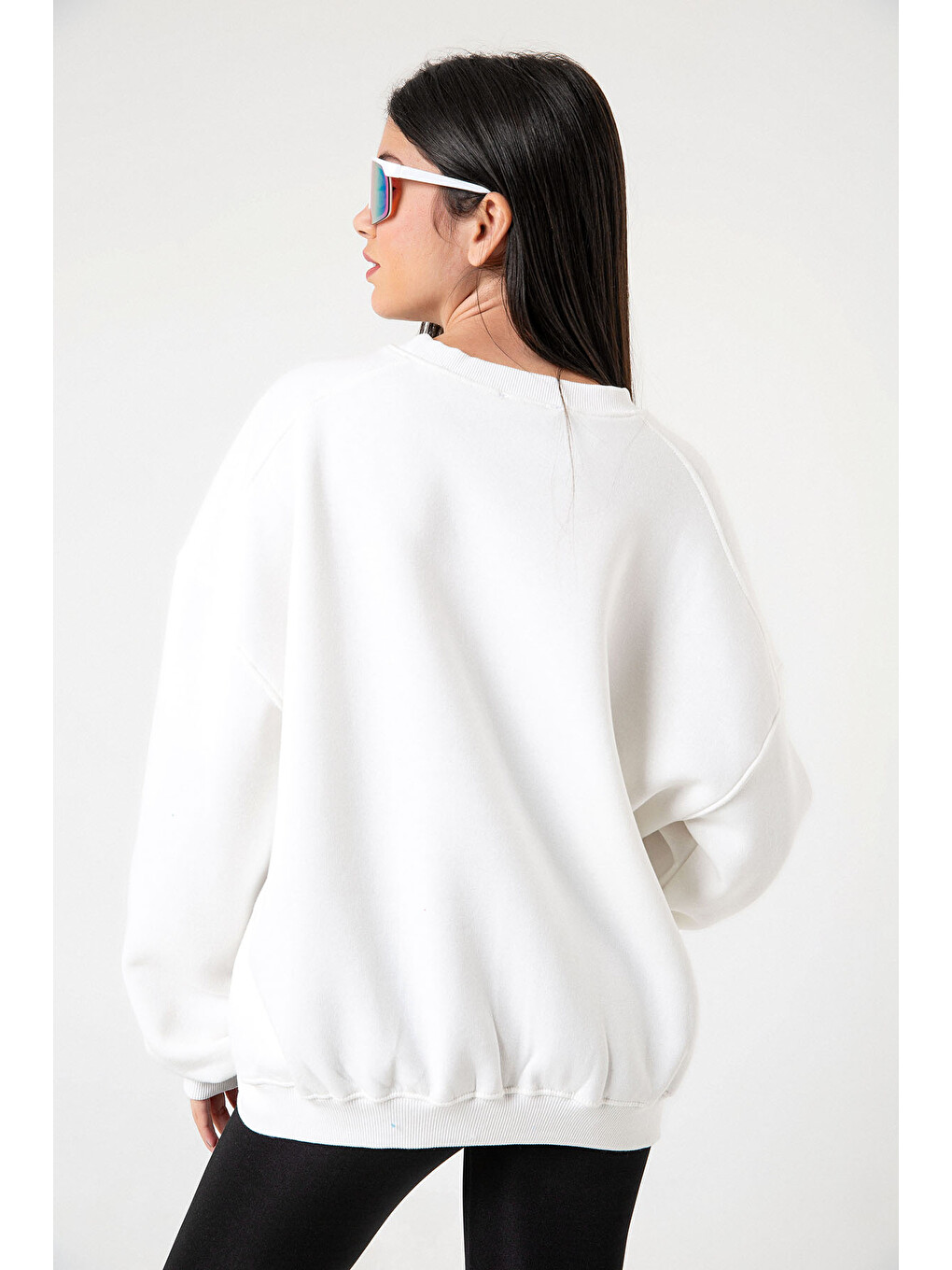 Beyaz 3 İplik Şardonlu Oversize Düşük Omuz Pamuklu Kadın Sweatshirt-4