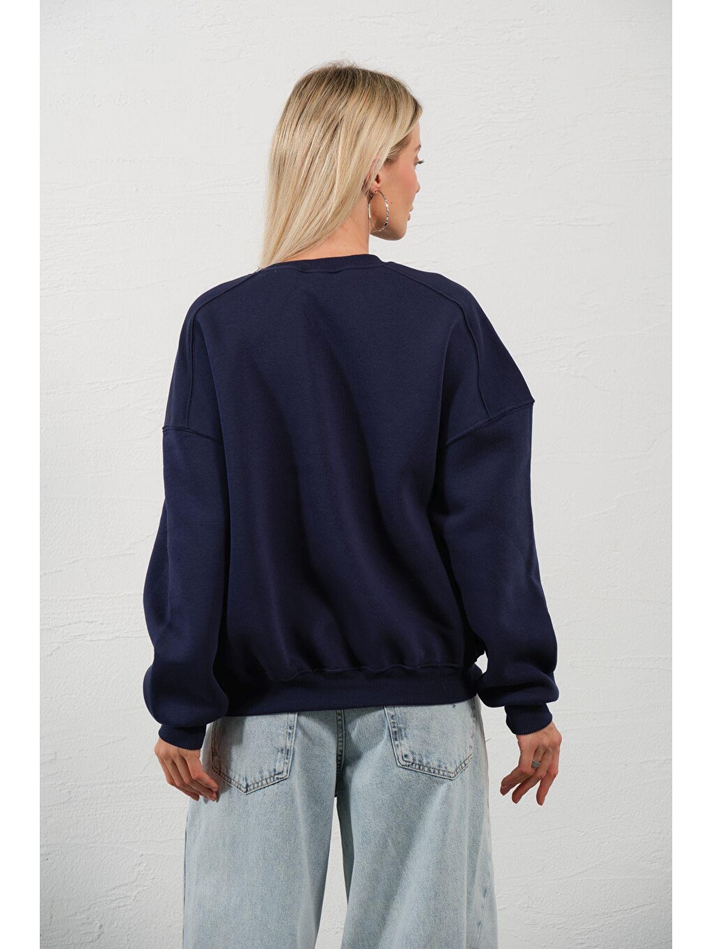 Lacivert 3 İplik Şardonlu Oversize Düşük Omuz Pamuklu Kadın Sweatshirt-4