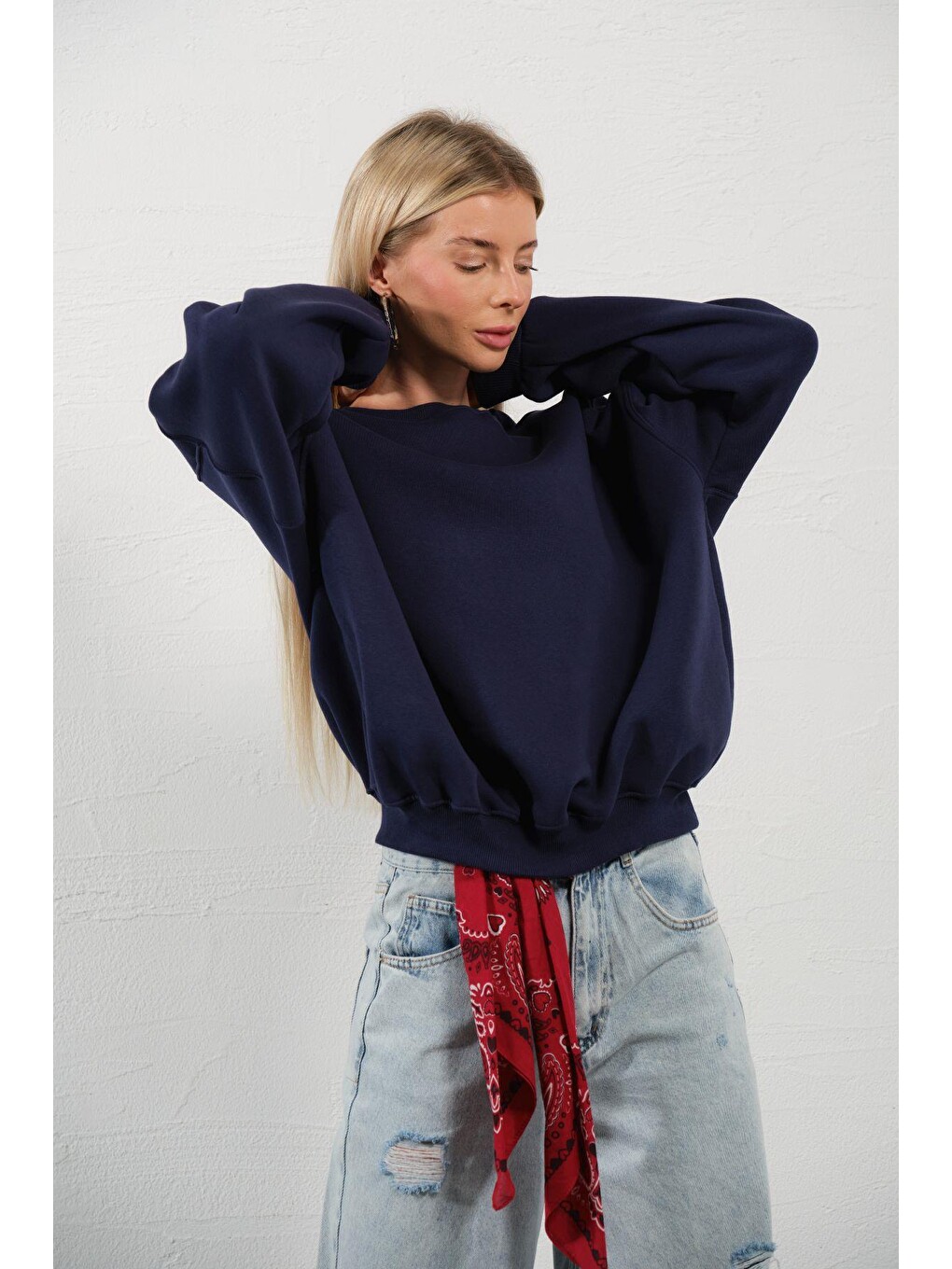 Lacivert 3 İplik Şardonlu Oversize Düşük Omuz Pamuklu Kadın Sweatshirt-5