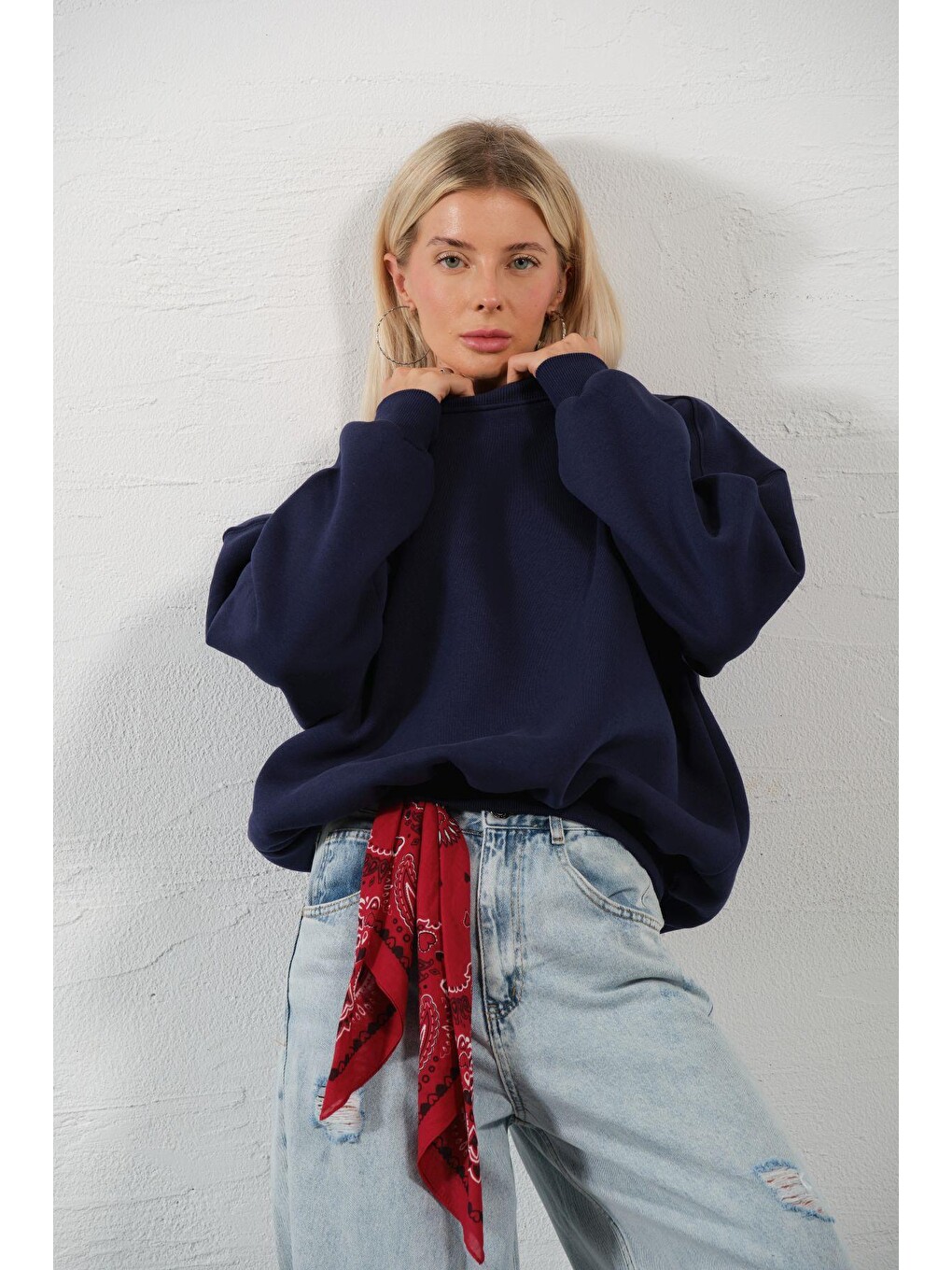 Lacivert 3 İplik Şardonlu Oversize Düşük Omuz Pamuklu Kadın Sweatshirt-7