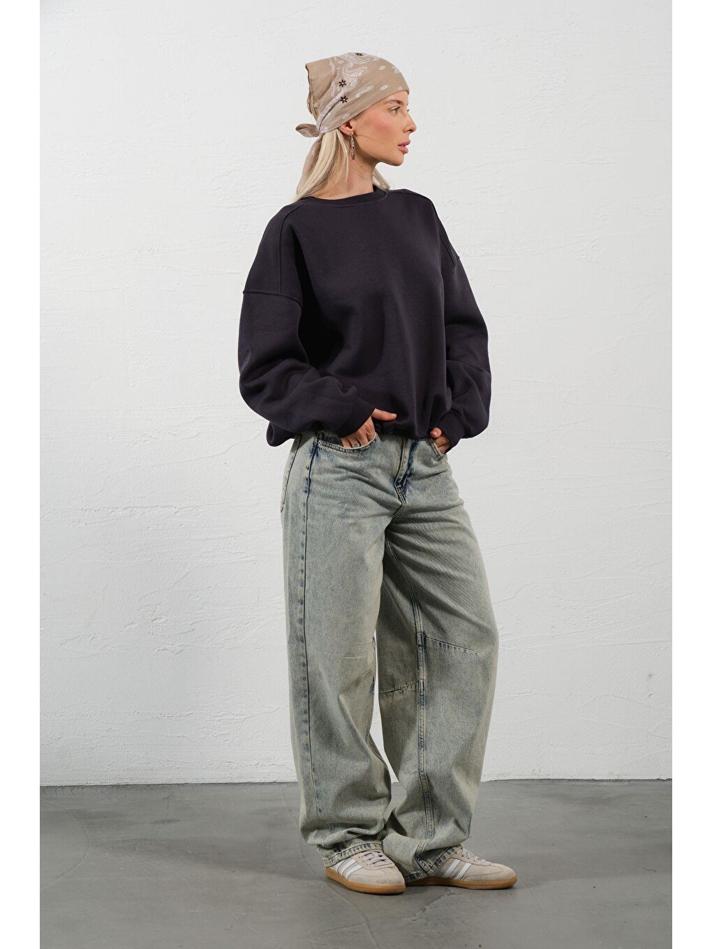 Antrasit 3 iplik şardonlu oversize düşük omuz pamuklu kadın sweatshirt-1