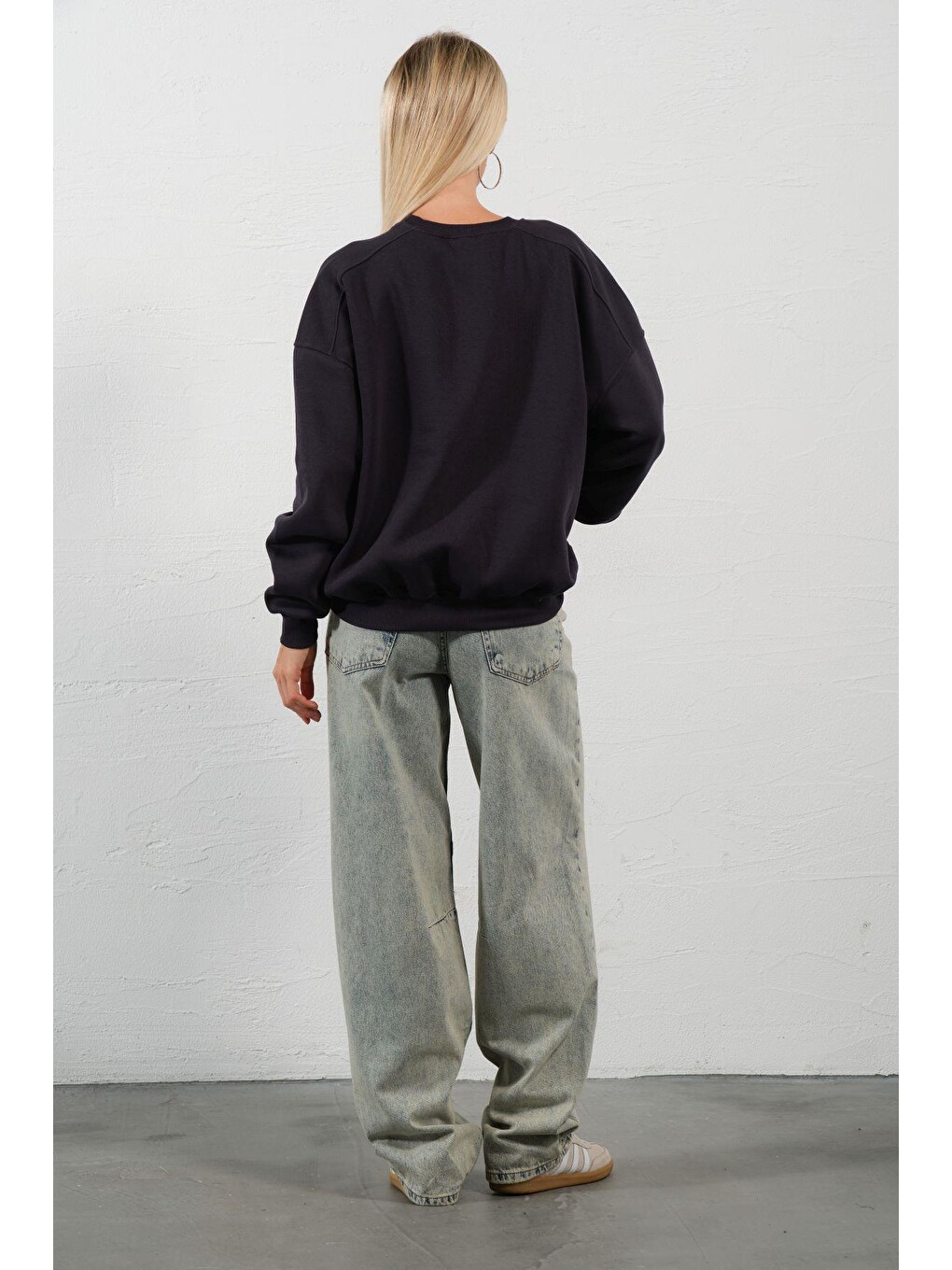 Antrasit 3 iplik şardonlu oversize düşük omuz pamuklu kadın sweatshirt-4